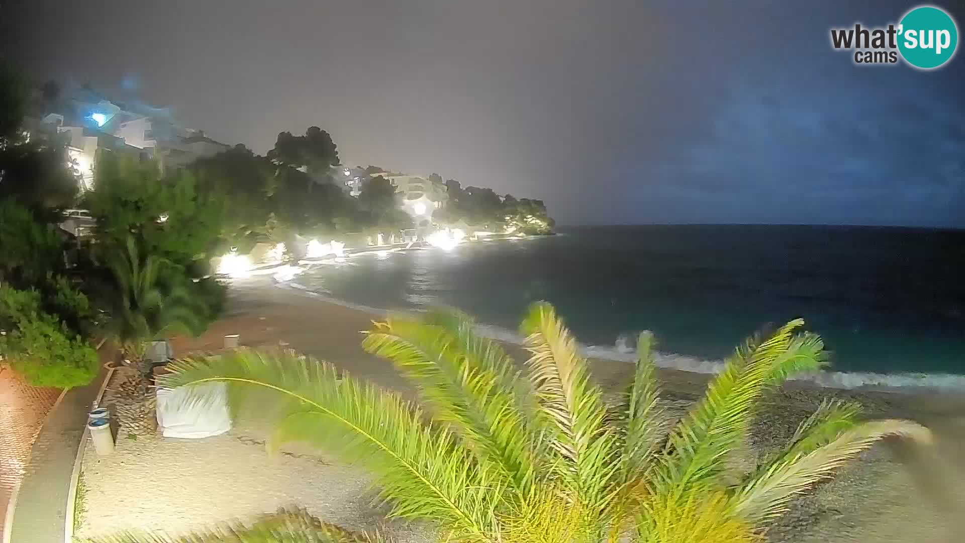 Web kamera Plaža Lučica Brela – Pogled uživo na jadransku obalu