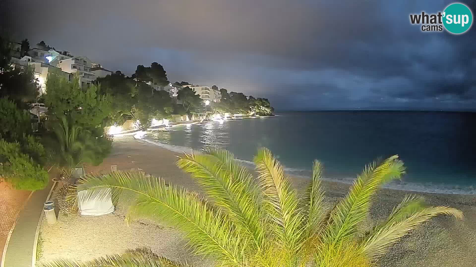 Spletna kamera Plaža Lučica Brela – Pogled v živo na Jadransko obalo