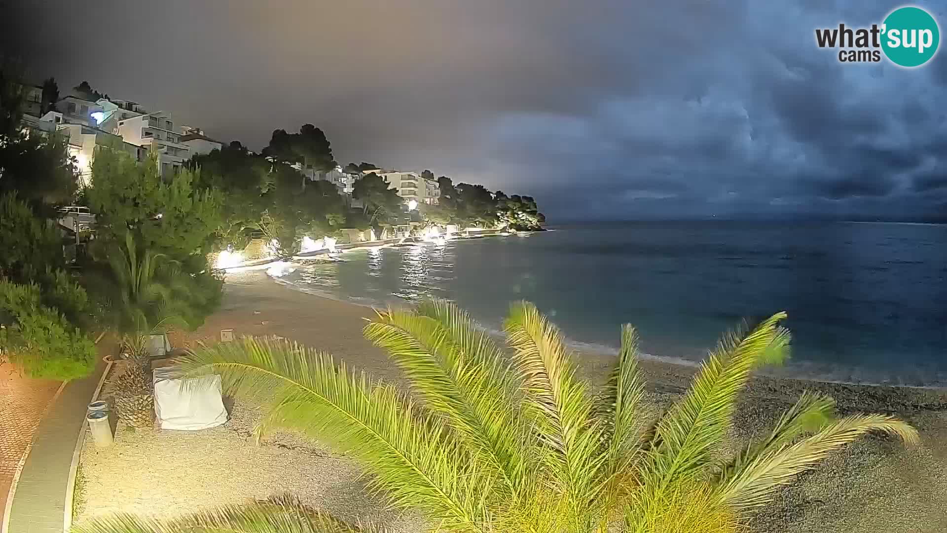 Web kamera Plaža Lučica Brela – Pogled uživo na jadransku obalu