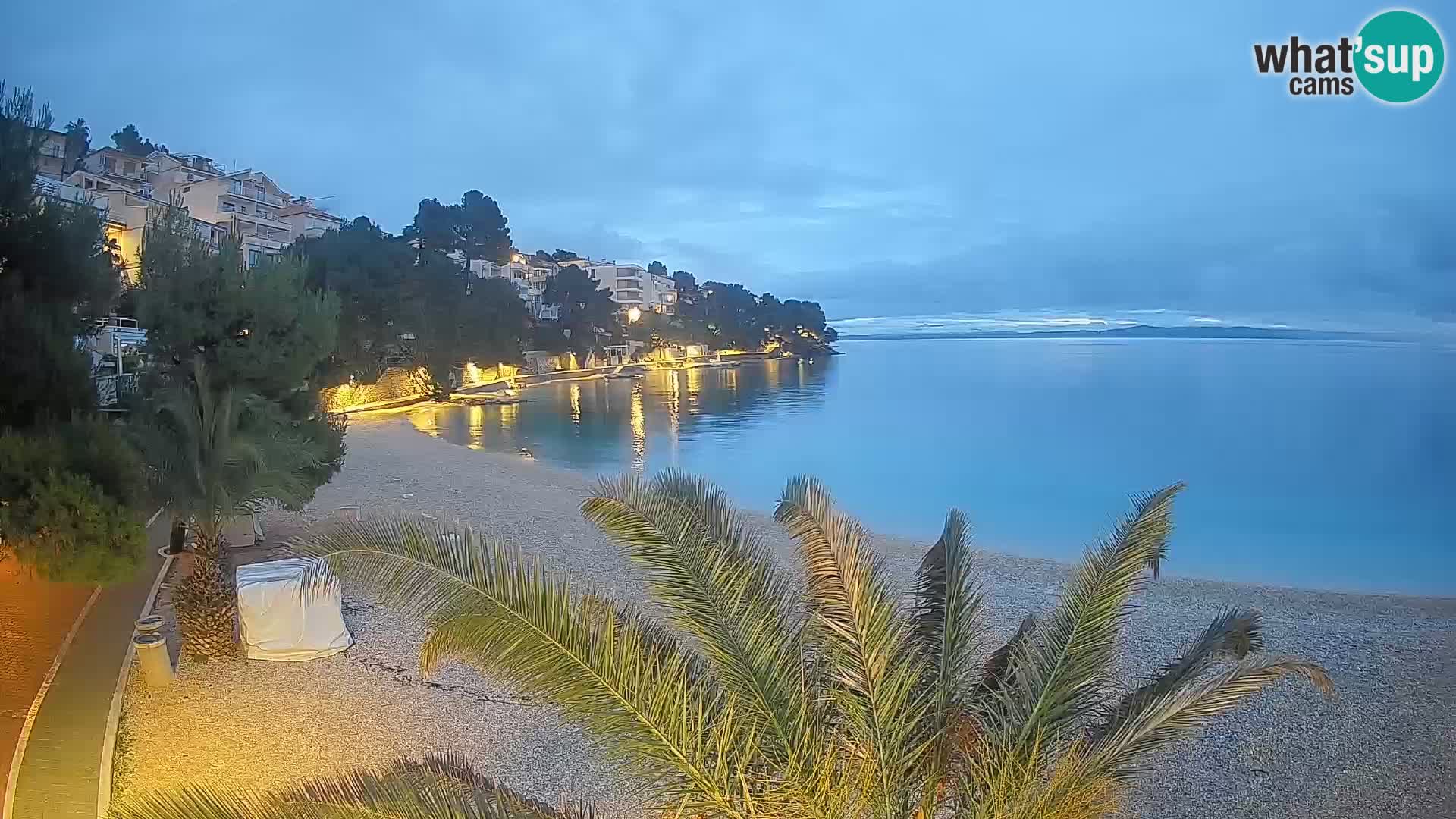 Spletna kamera Plaža Lučica Brela – Pogled v živo na Jadransko obalo