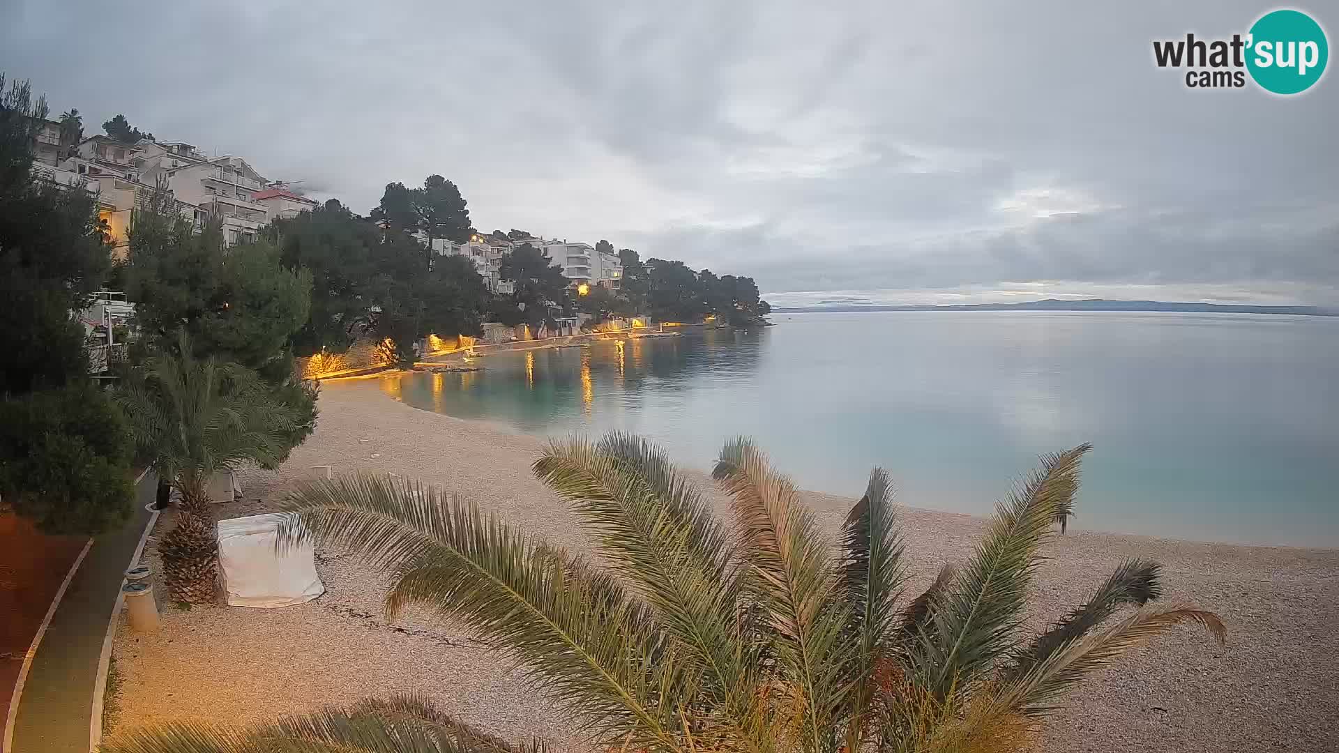 Web kamera Plaža Lučica Brela – Pogled uživo na jadransku obalu