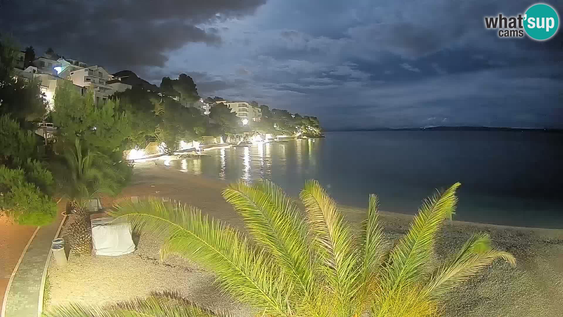 Spletna kamera Plaža Lučica Brela – Pogled v živo na Jadransko obalo