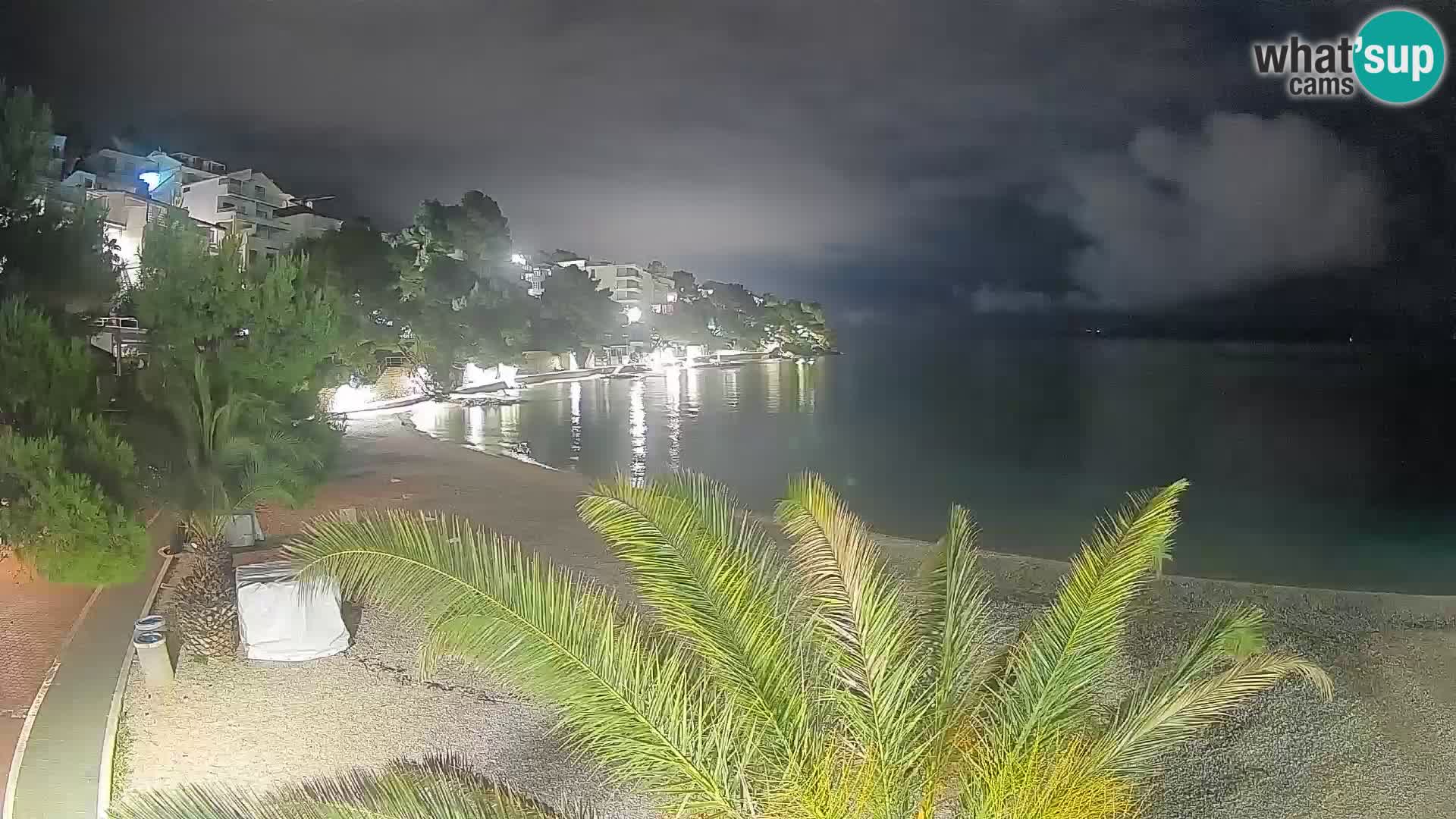 Spletna kamera Plaža Lučica Brela – Pogled v živo na Jadransko obalo