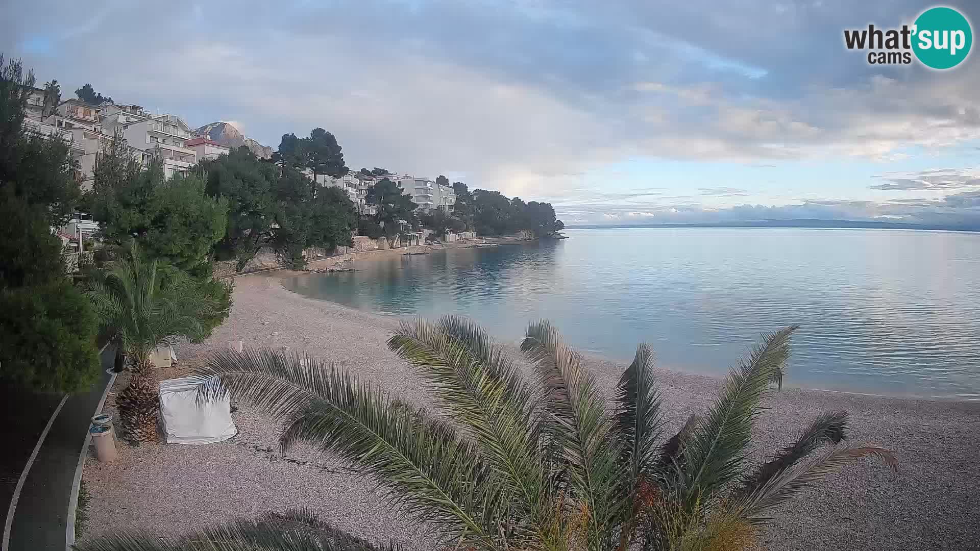 Web kamera Plaža Lučica Brela – Pogled uživo na jadransku obalu