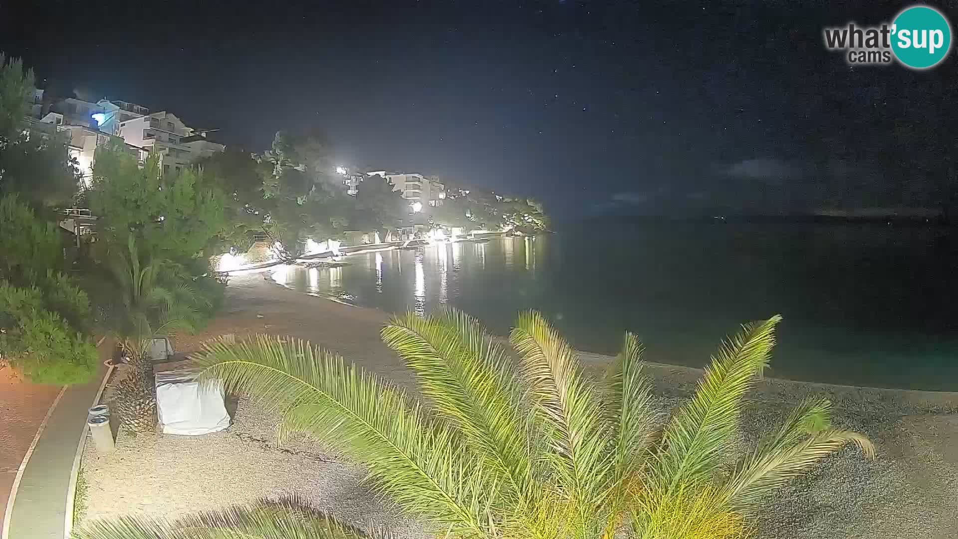 Spletna kamera Plaža Lučica Brela – Pogled v živo na Jadransko obalo