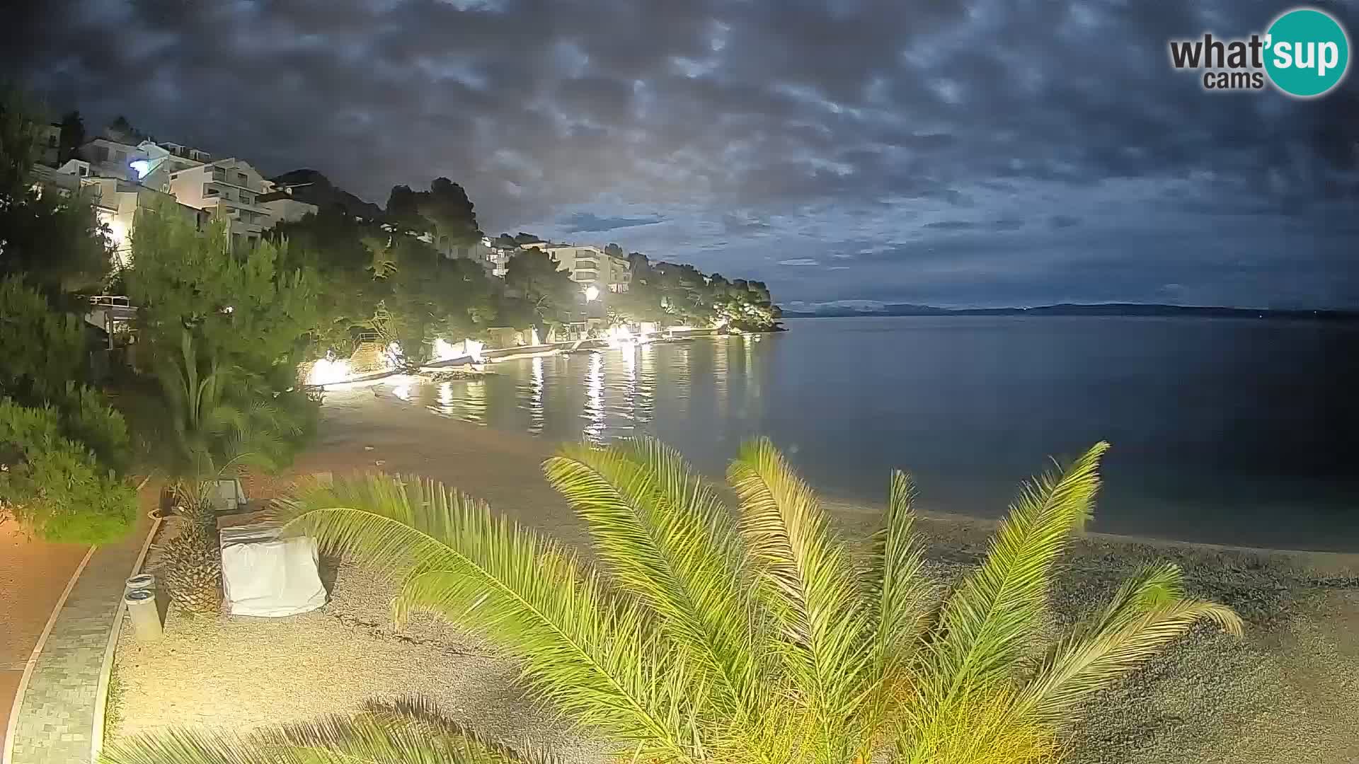 Web kamera Plaža Lučica Brela – Pogled uživo na jadransku obalu