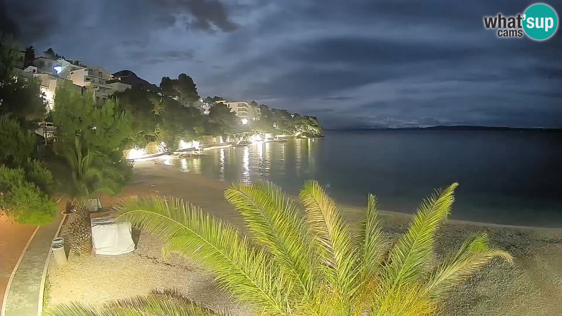 Spletna kamera Plaža Lučica Brela – Pogled v živo na Jadransko obalo
