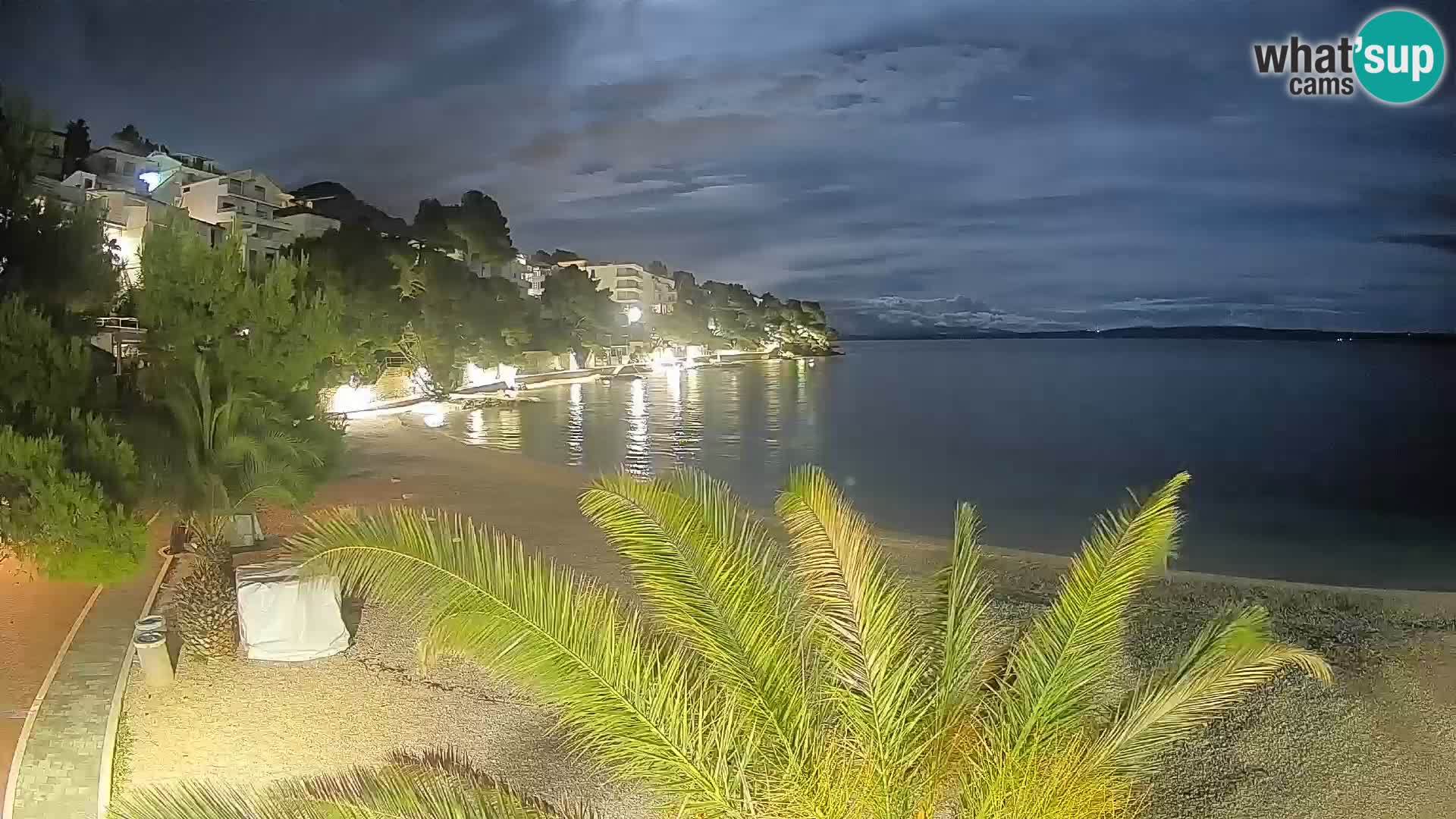 Spletna kamera Plaža Lučica Brela – Pogled v živo na Jadransko obalo