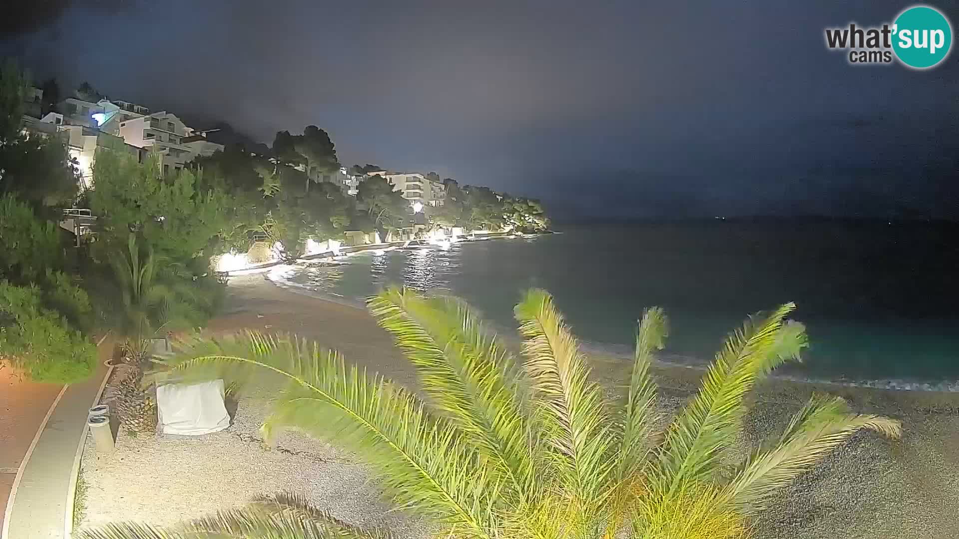 Spletna kamera Plaža Lučica Brela – Pogled v živo na Jadransko obalo