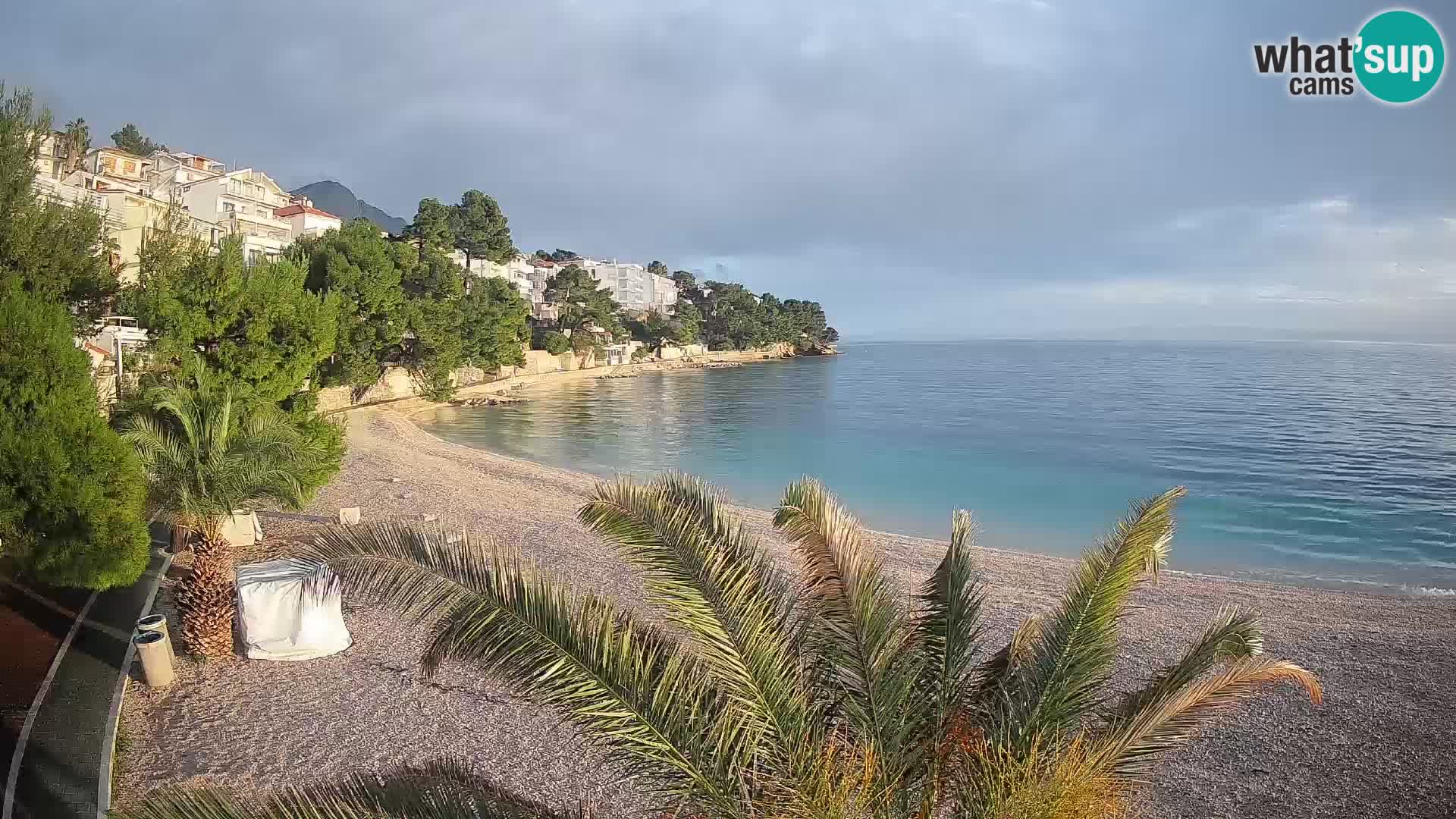 Spletna kamera Plaža Lučica Brela – Pogled v živo na Jadransko obalo