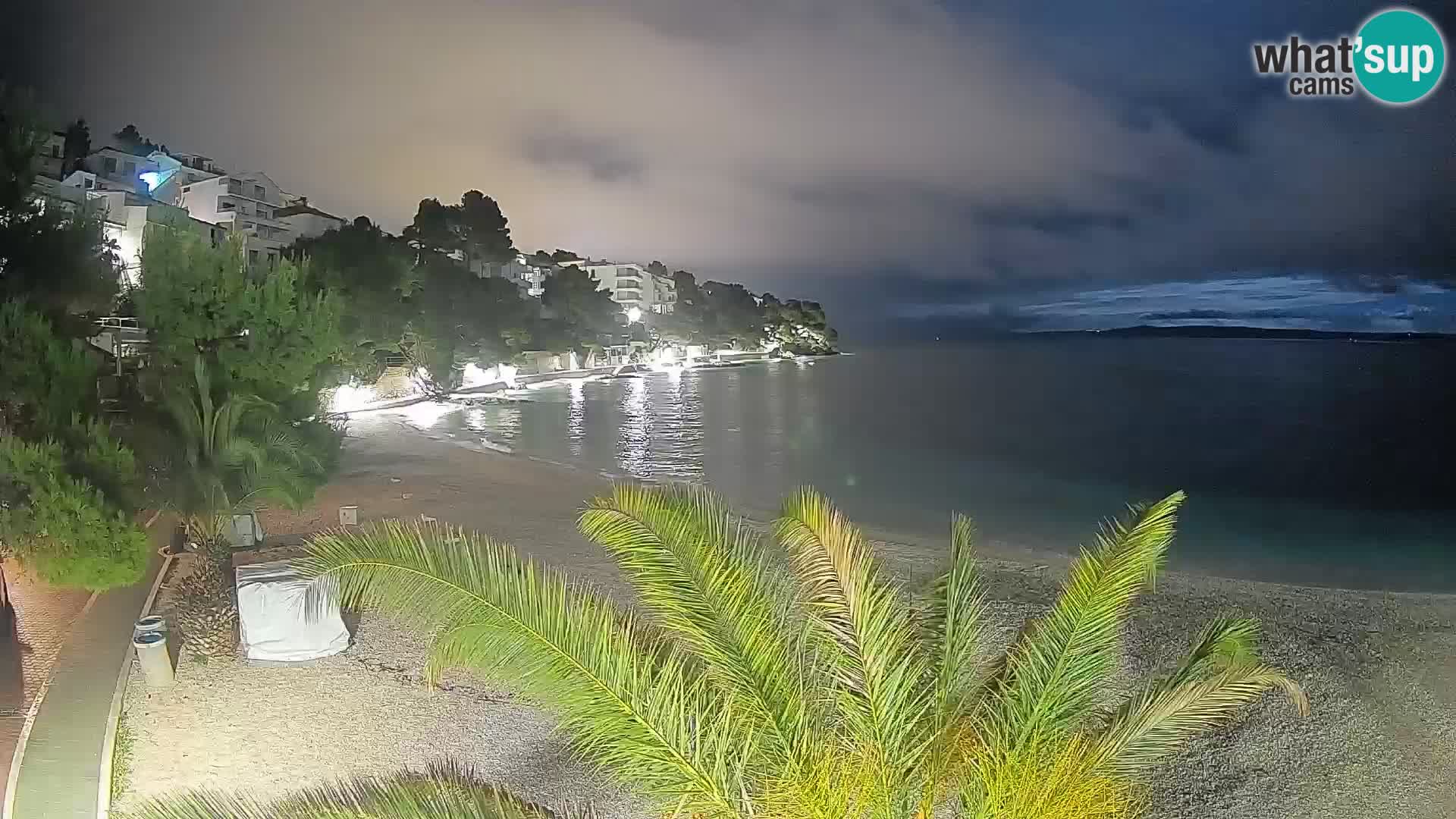 Spletna kamera Plaža Lučica Brela – Pogled v živo na Jadransko obalo