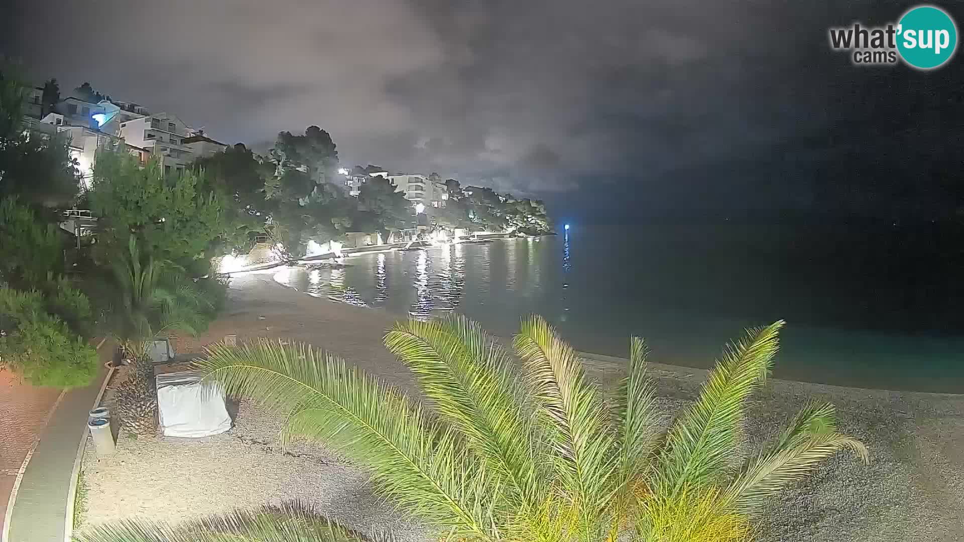 Web kamera Plaža Lučica Brela – Pogled uživo na jadransku obalu