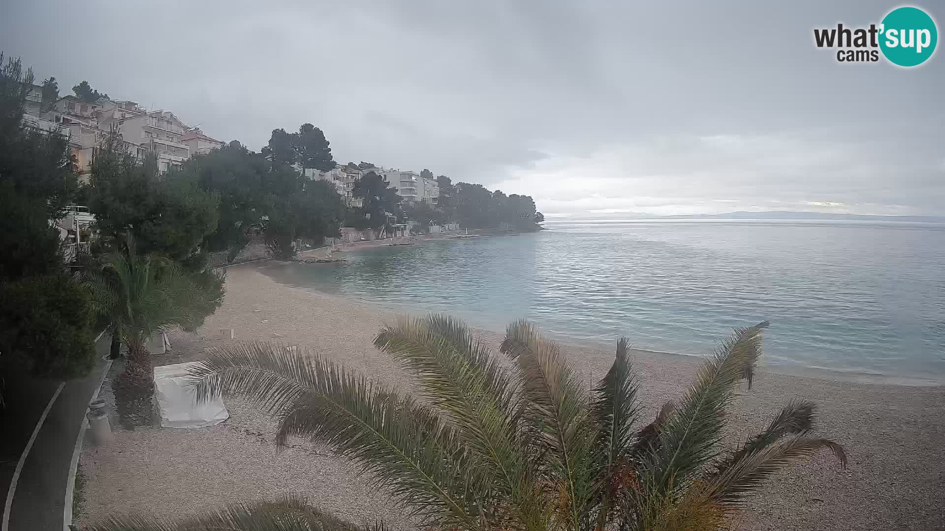 Web kamera Plaža Lučica Brela – Pogled uživo na jadransku obalu