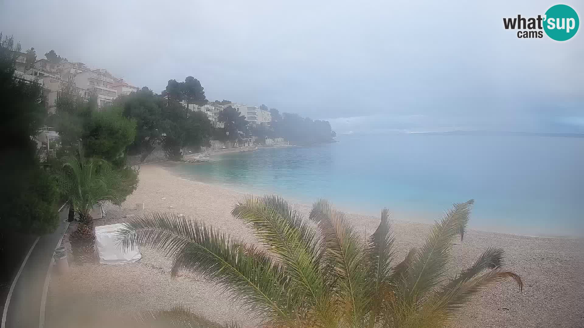 Web kamera Plaža Lučica Brela – Pogled uživo na jadransku obalu