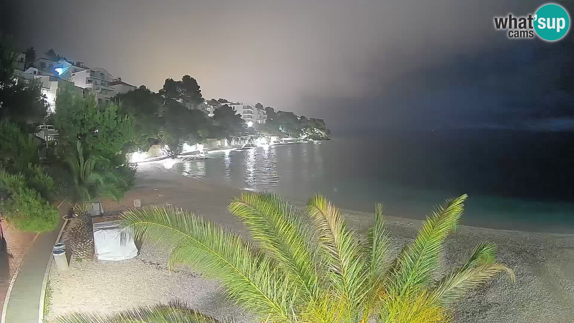 Spletna kamera Plaža Lučica Brela – Pogled v živo na Jadransko obalo