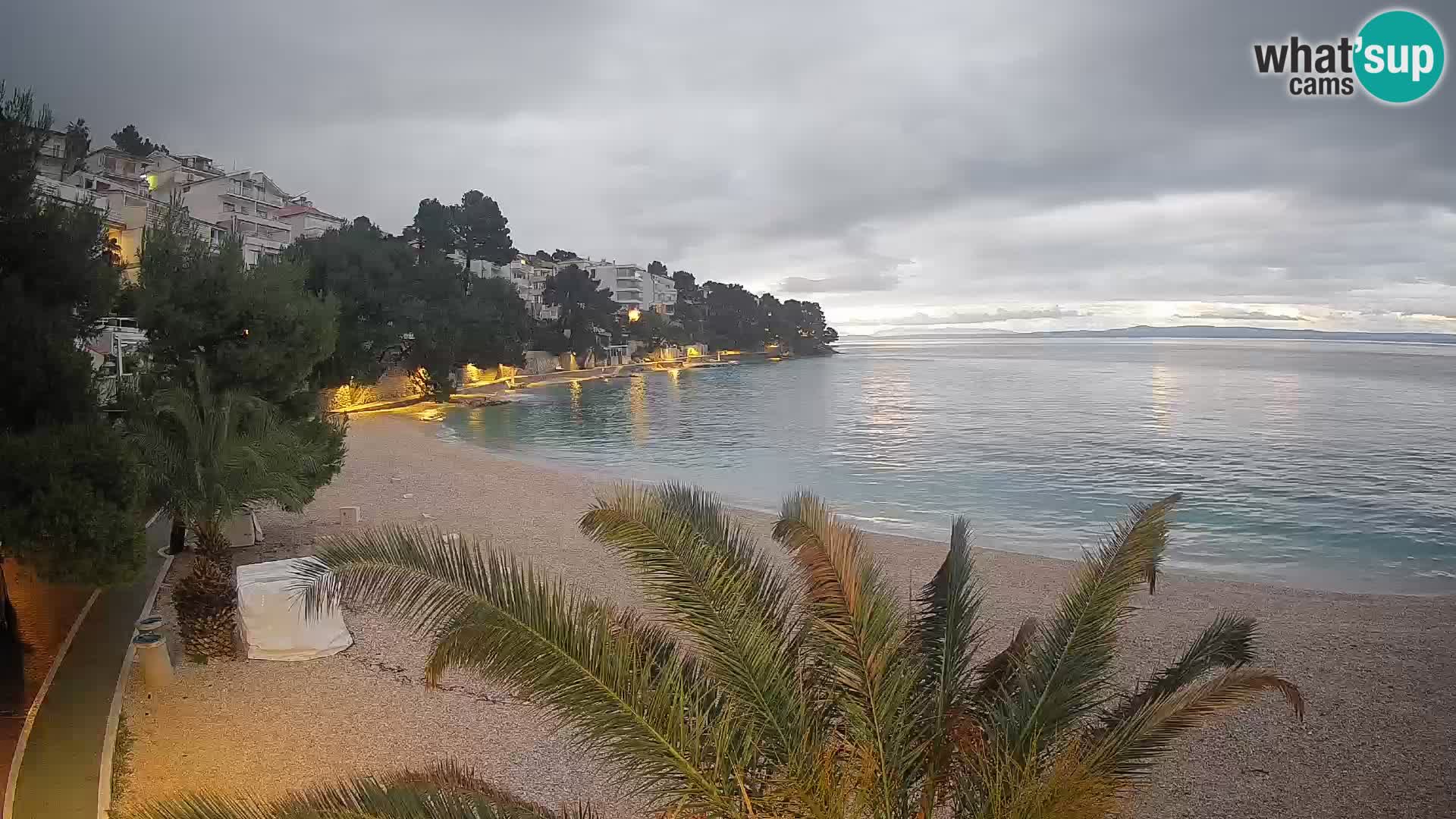 Web kamera Plaža Lučica Brela – Pogled uživo na jadransku obalu