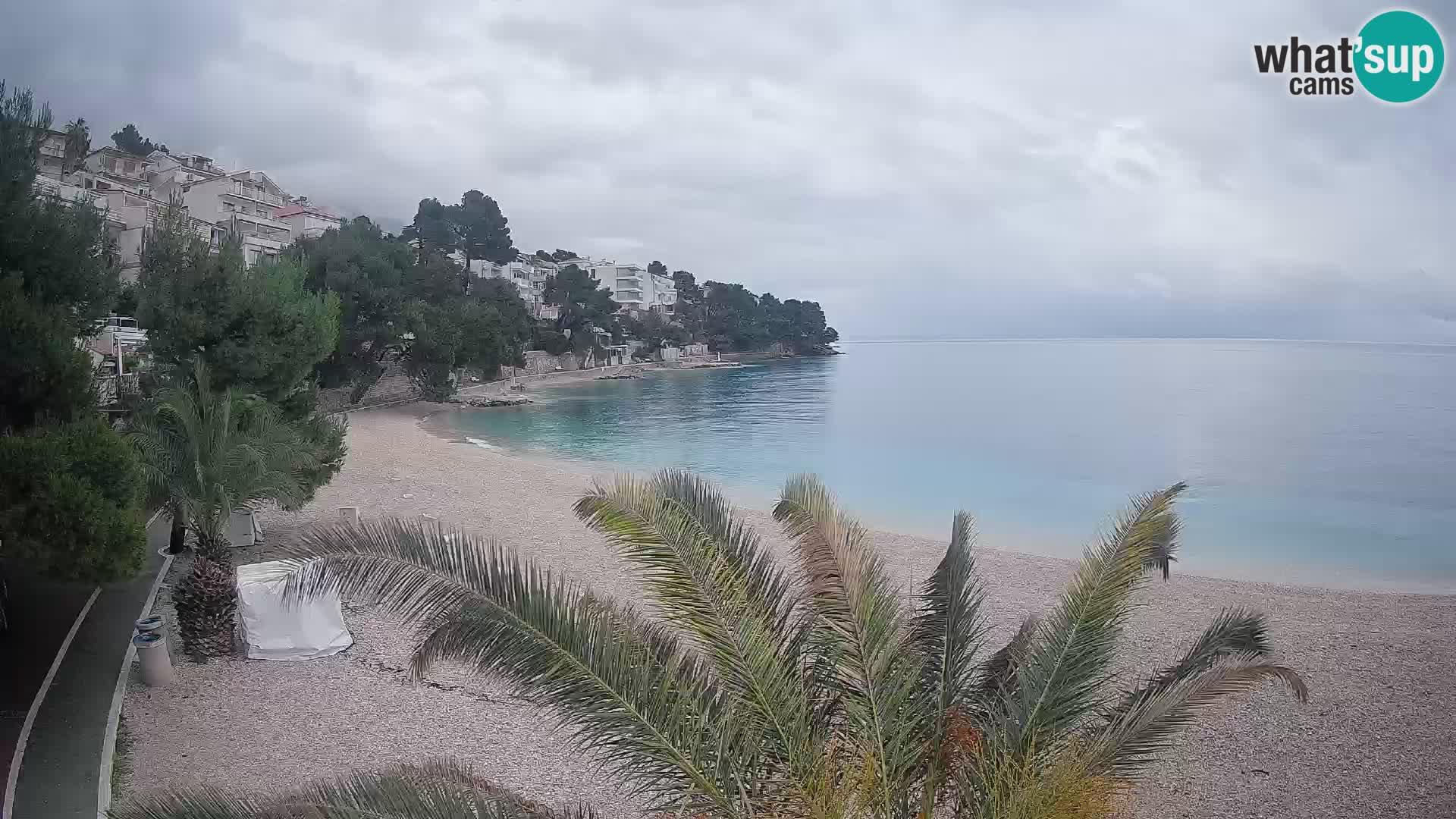 Spletna kamera Plaža Lučica Brela – Pogled v živo na Jadransko obalo