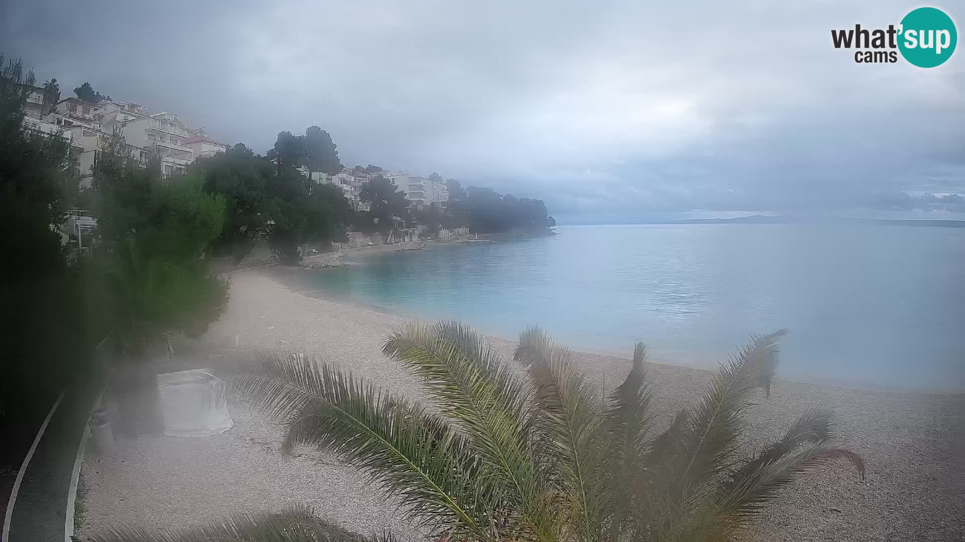 Web kamera Plaža Lučica Brela – Pogled uživo na jadransku obalu