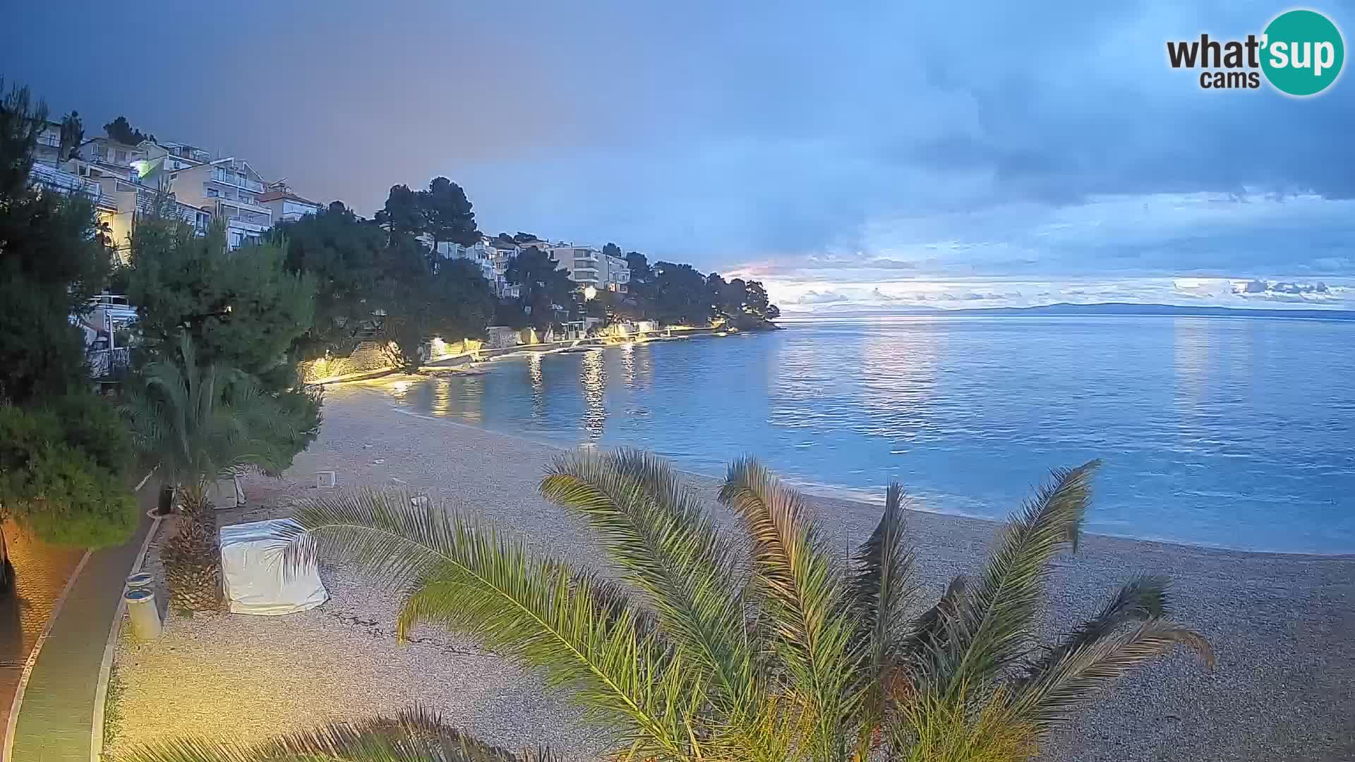 Web kamera Plaža Lučica Brela – Pogled uživo na jadransku obalu