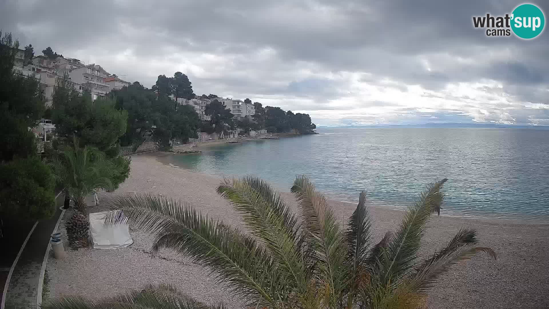 Web kamera Plaža Lučica Brela – Pogled uživo na jadransku obalu