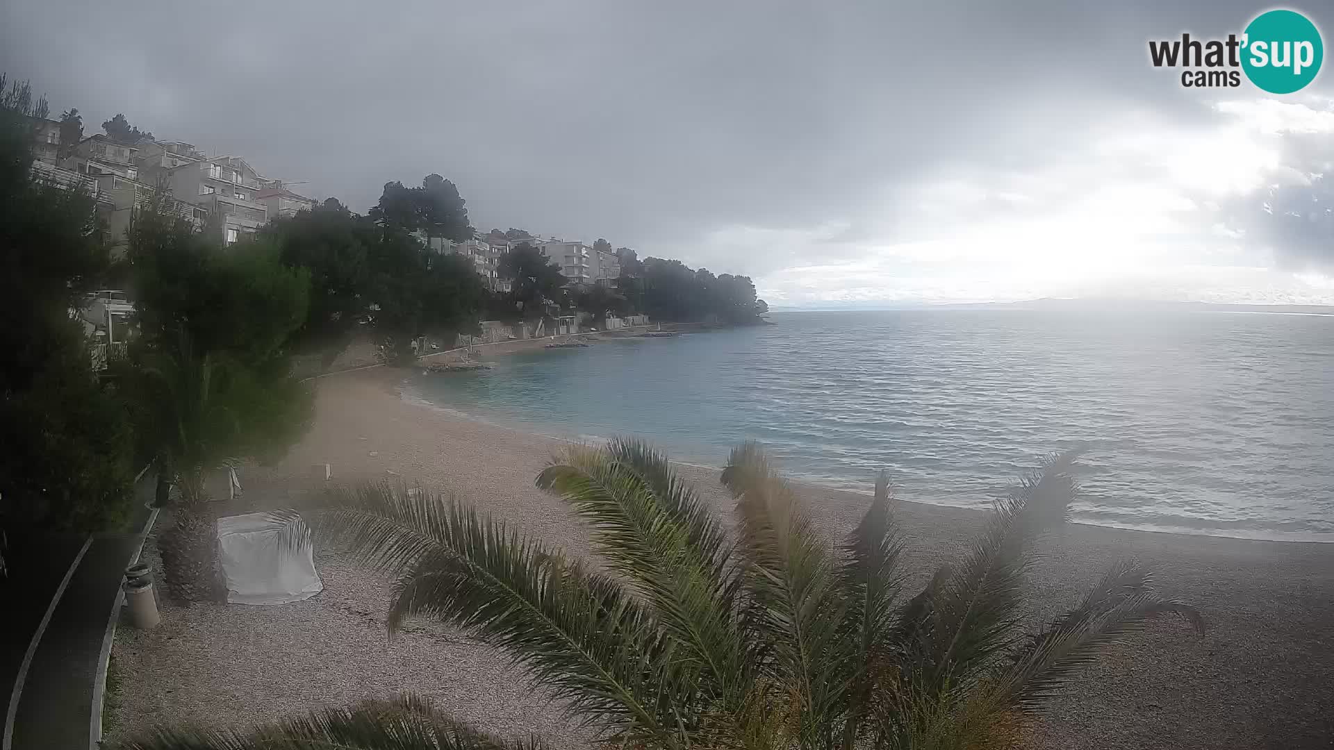 Spletna kamera Plaža Lučica Brela – Pogled v živo na Jadransko obalo