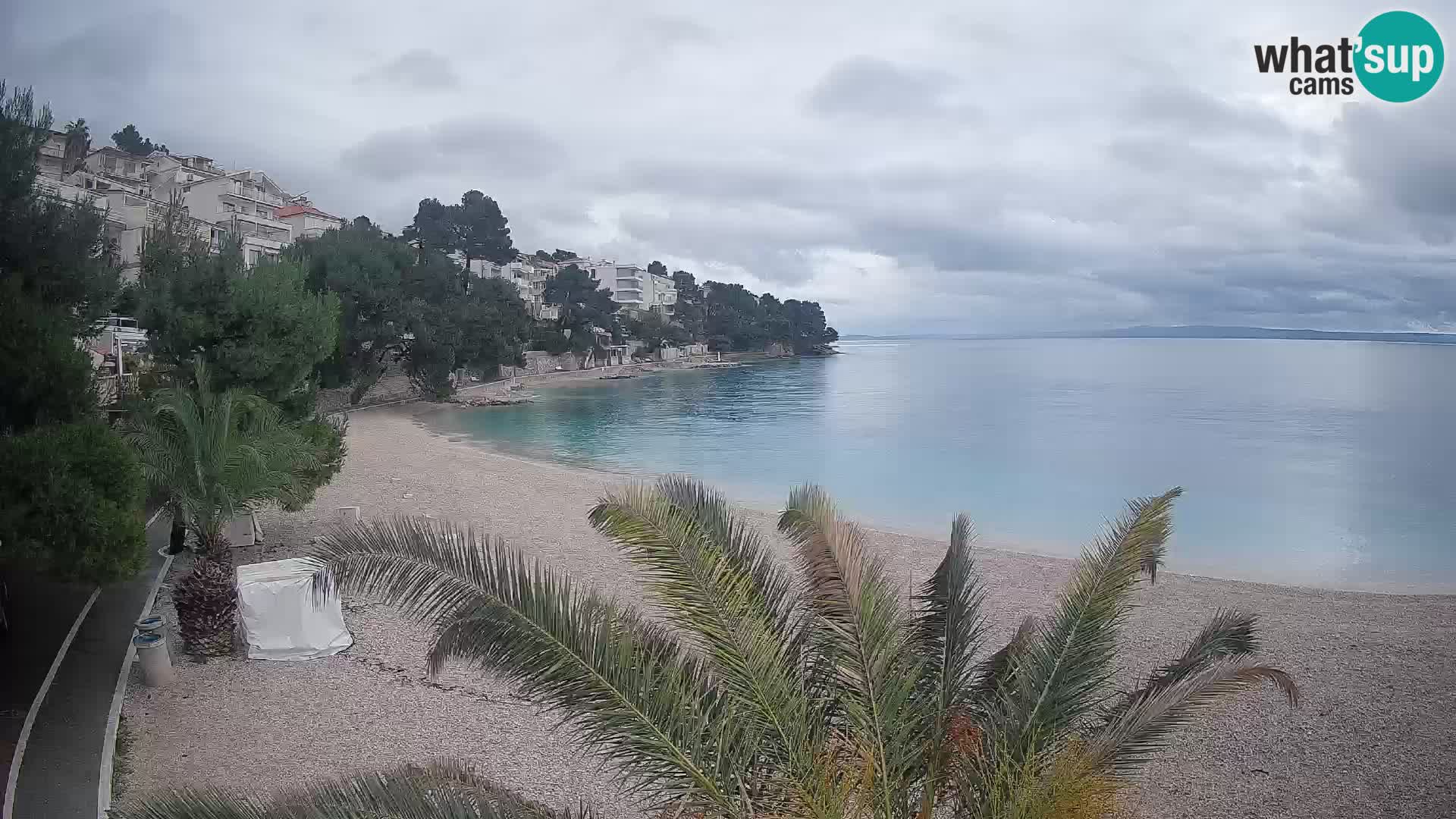 Web kamera Plaža Lučica Brela – Pogled uživo na jadransku obalu