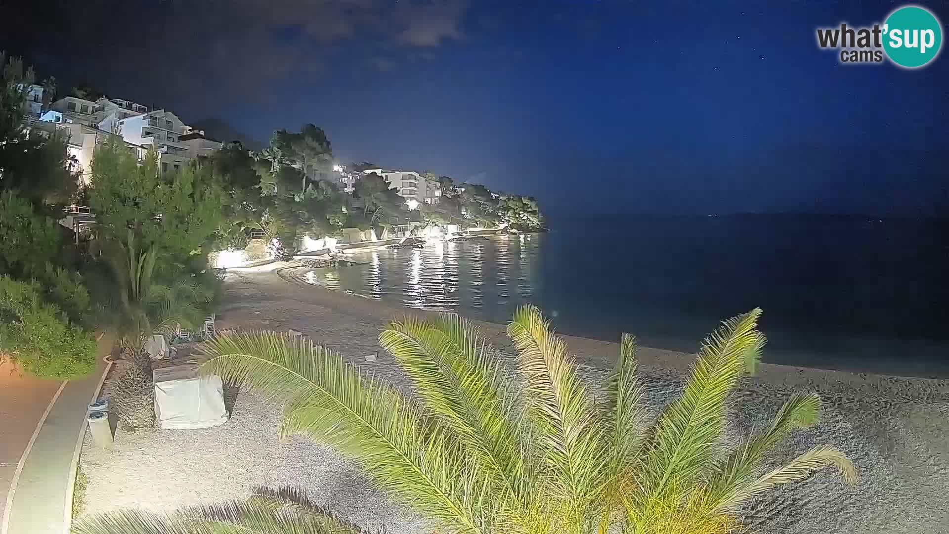 Web kamera Plaža Lučica Brela – Pogled uživo na jadransku obalu