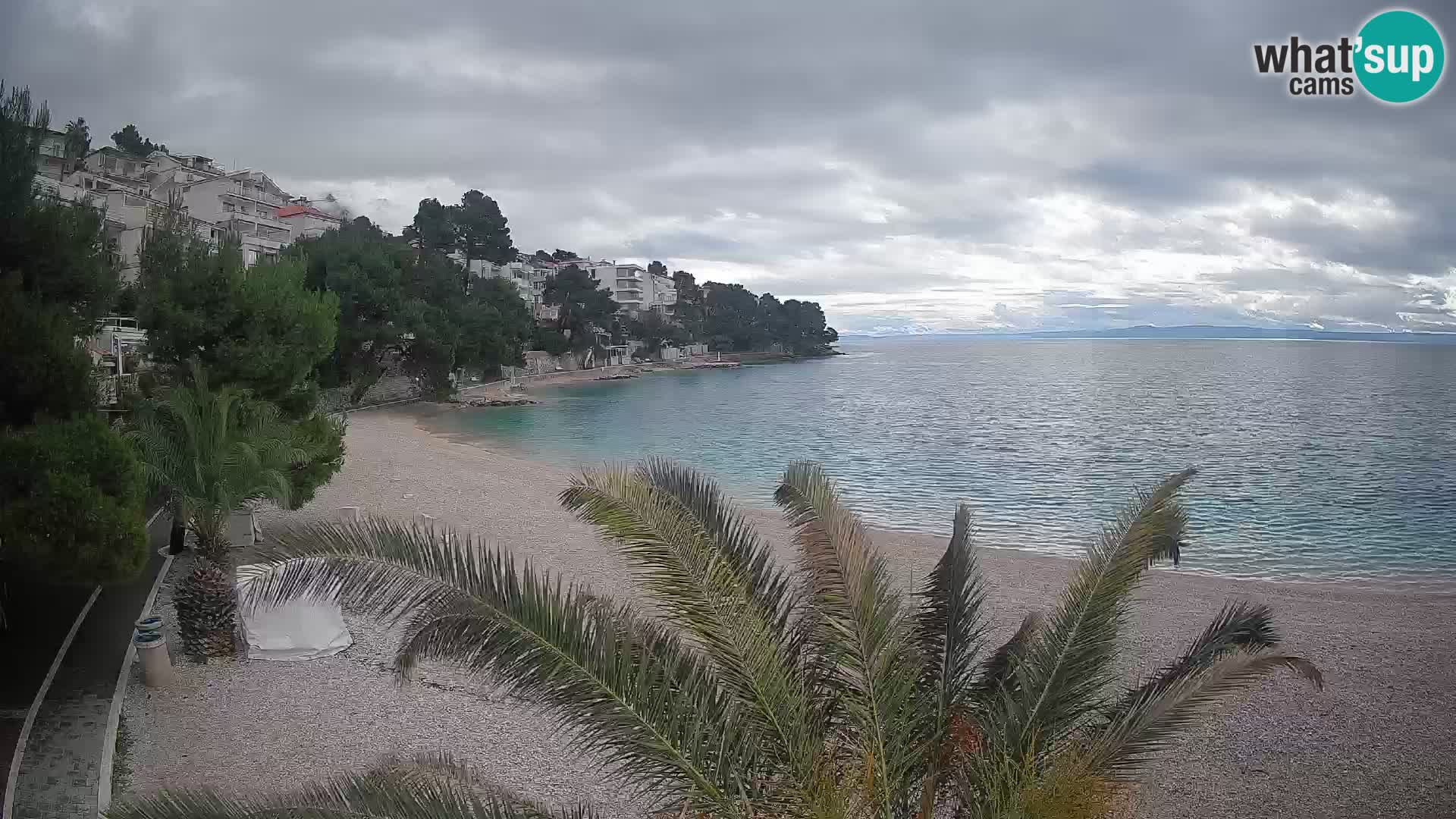 Spletna kamera Plaža Lučica Brela – Pogled v živo na Jadransko obalo