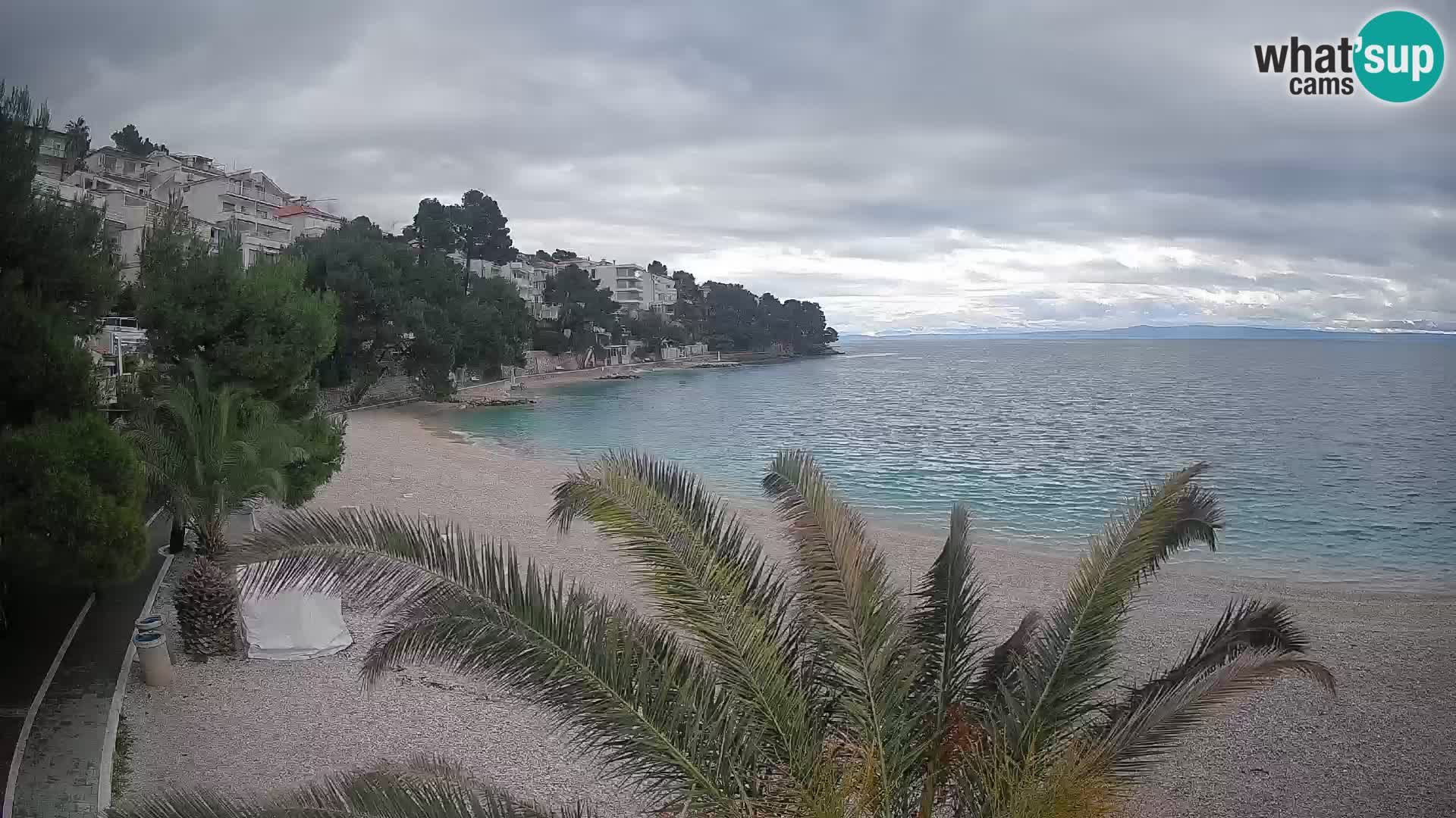 Spletna kamera Plaža Lučica Brela – Pogled v živo na Jadransko obalo