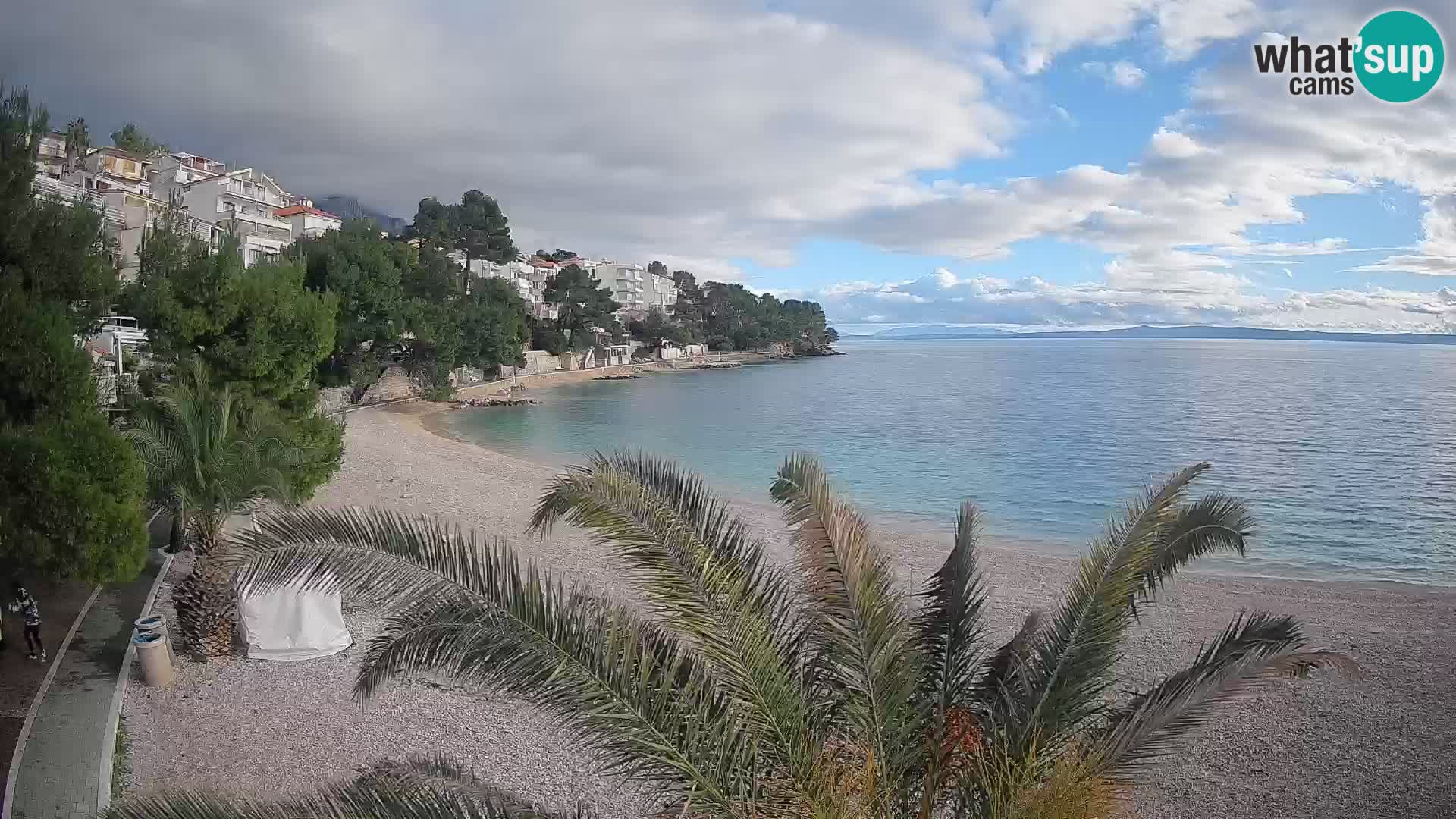 Web kamera Plaža Lučica Brela – Pogled uživo na jadransku obalu