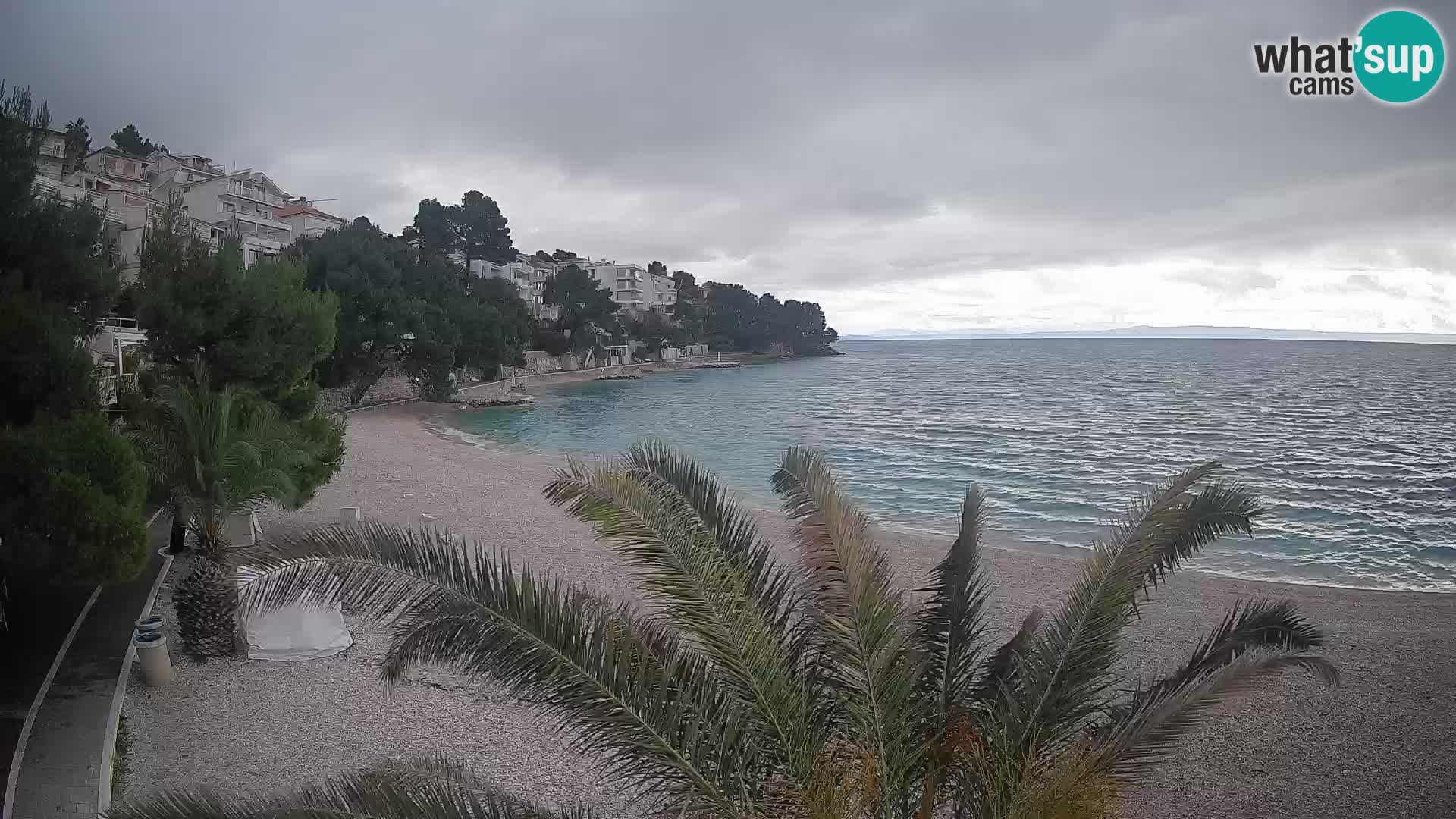 Web kamera Plaža Lučica Brela – Pogled uživo na jadransku obalu