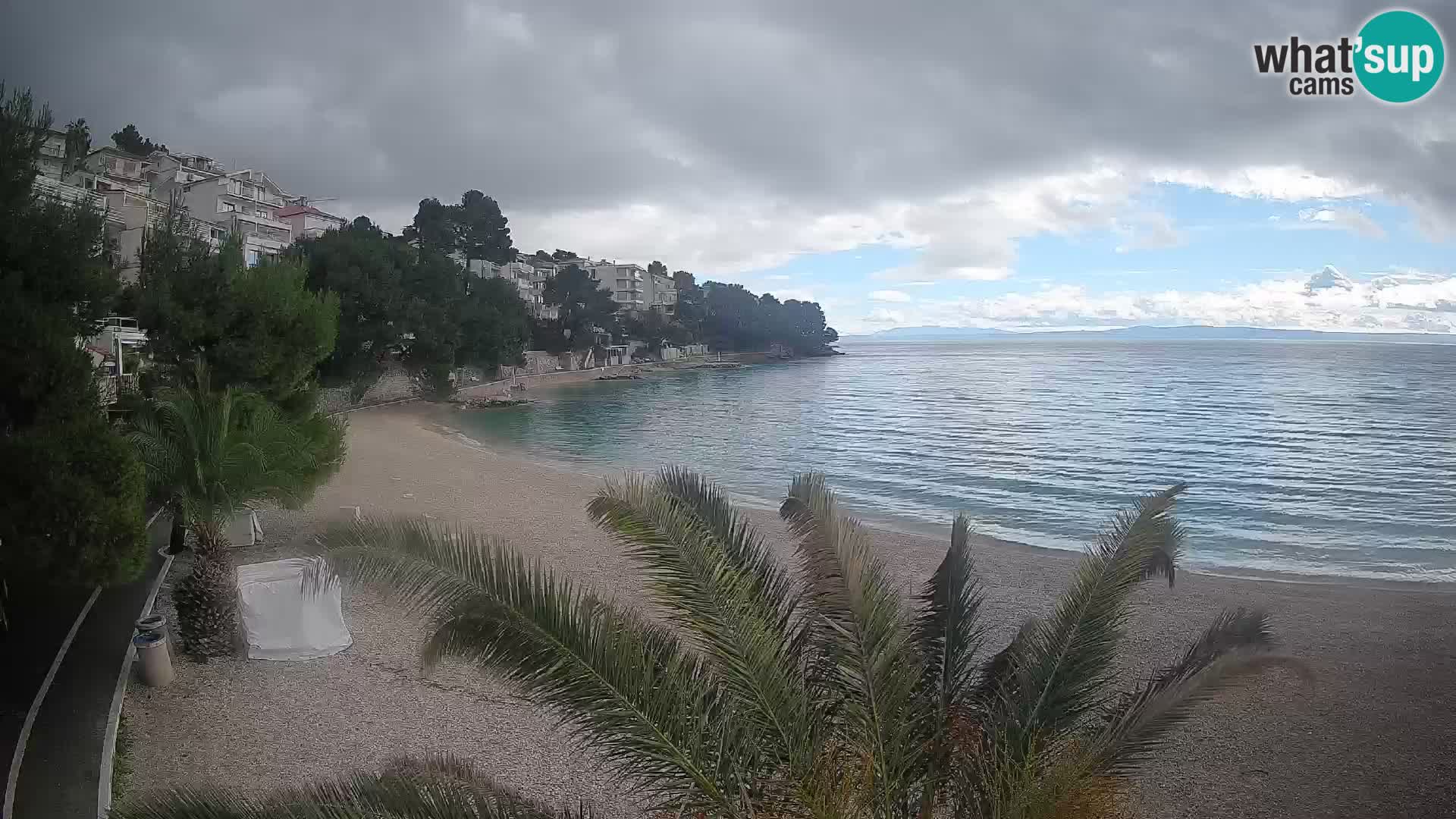 Web kamera Plaža Lučica Brela – Pogled uživo na jadransku obalu