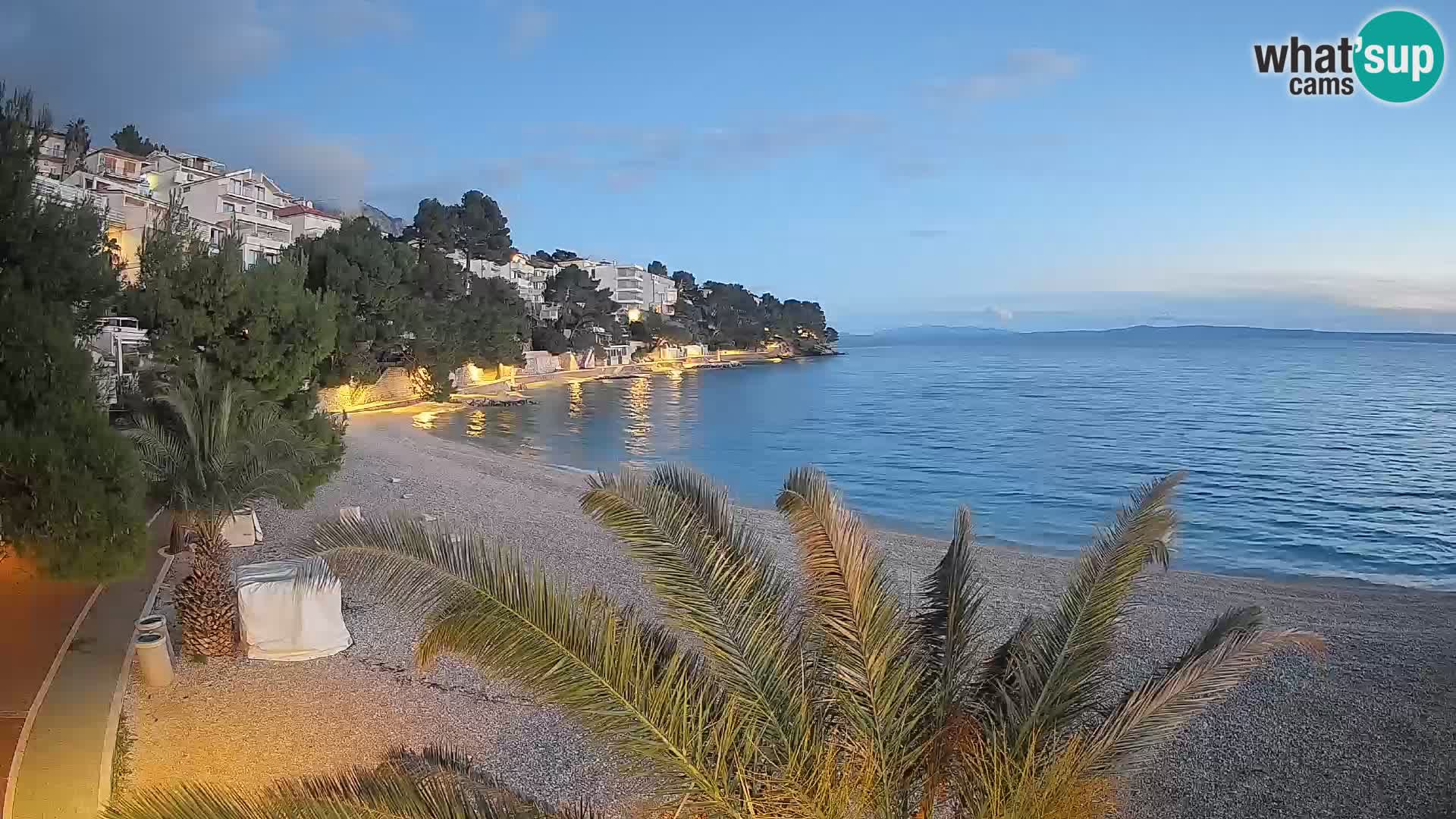 Spletna kamera Plaža Lučica Brela – Pogled v živo na Jadransko obalo