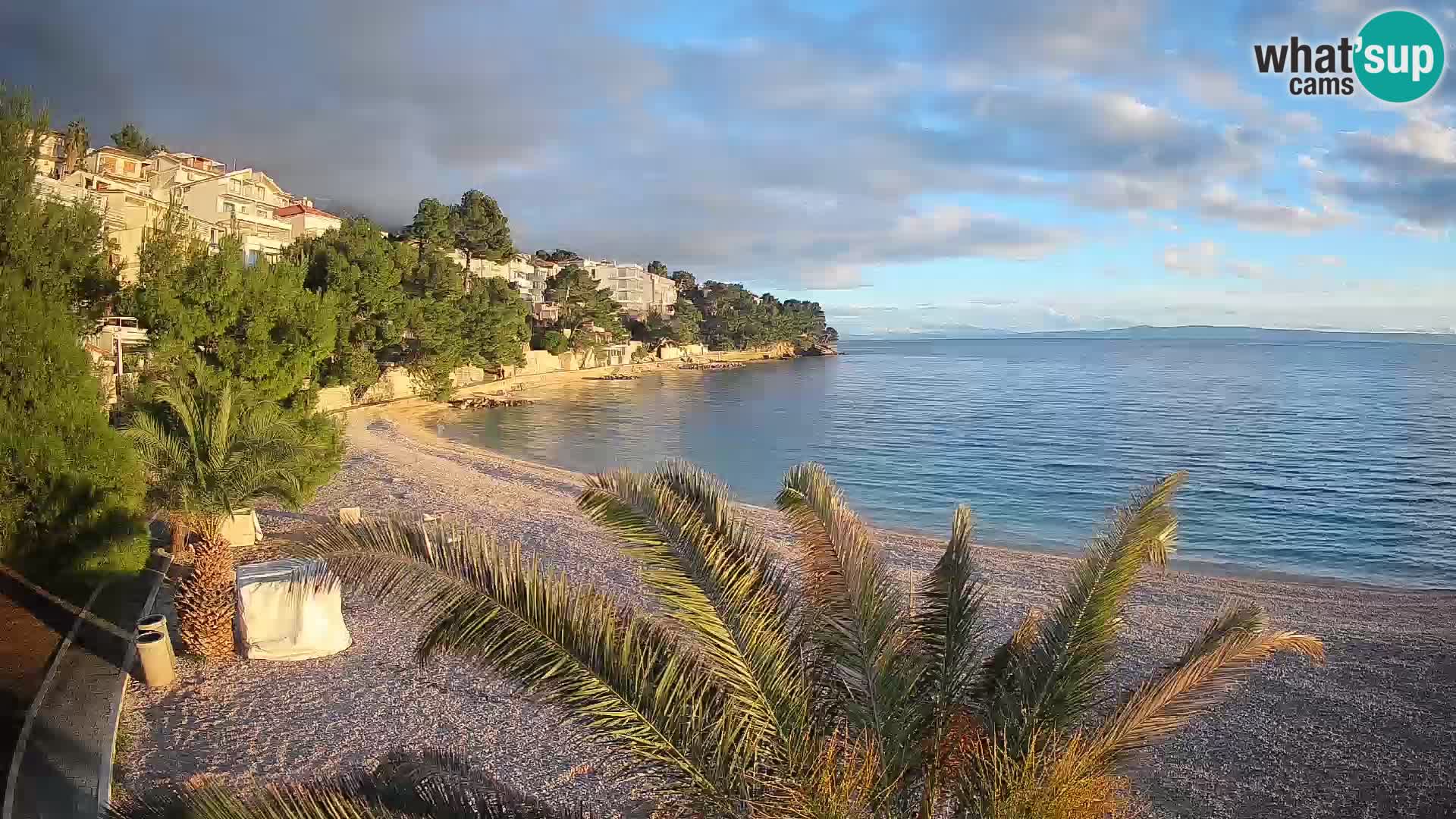 Spletna kamera Plaža Lučica Brela – Pogled v živo na Jadransko obalo