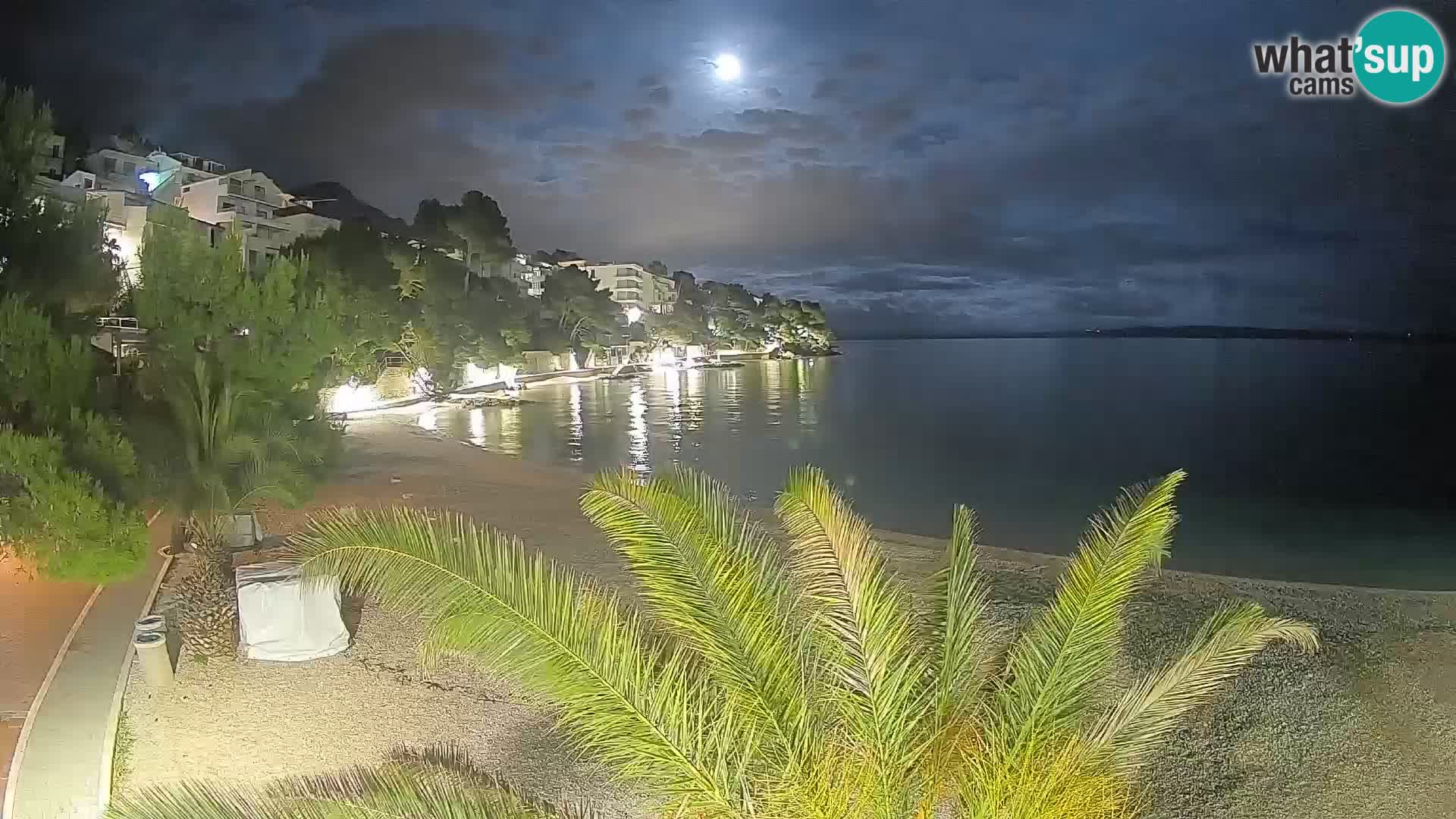 Web kamera Plaža Lučica Brela – Pogled uživo na jadransku obalu