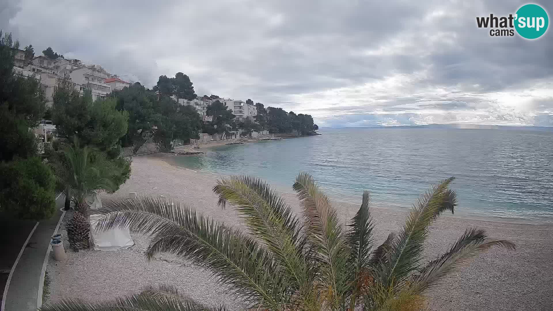 Web kamera Plaža Lučica Brela – Pogled uživo na jadransku obalu