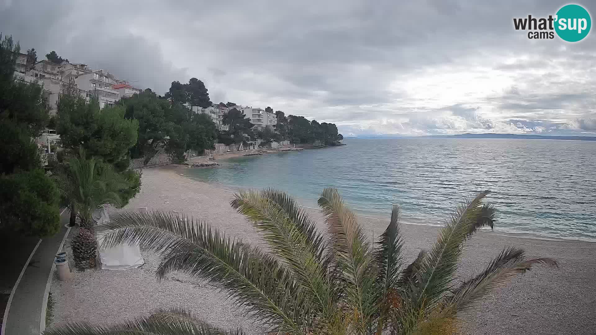 Web kamera Plaža Lučica Brela – Pogled uživo na jadransku obalu