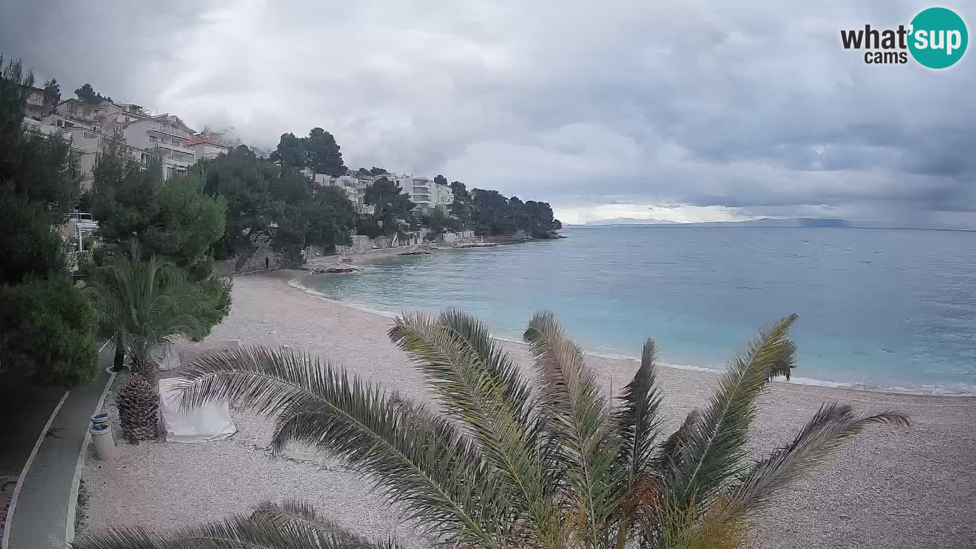 Spletna kamera Plaža Lučica Brela – Pogled v živo na Jadransko obalo