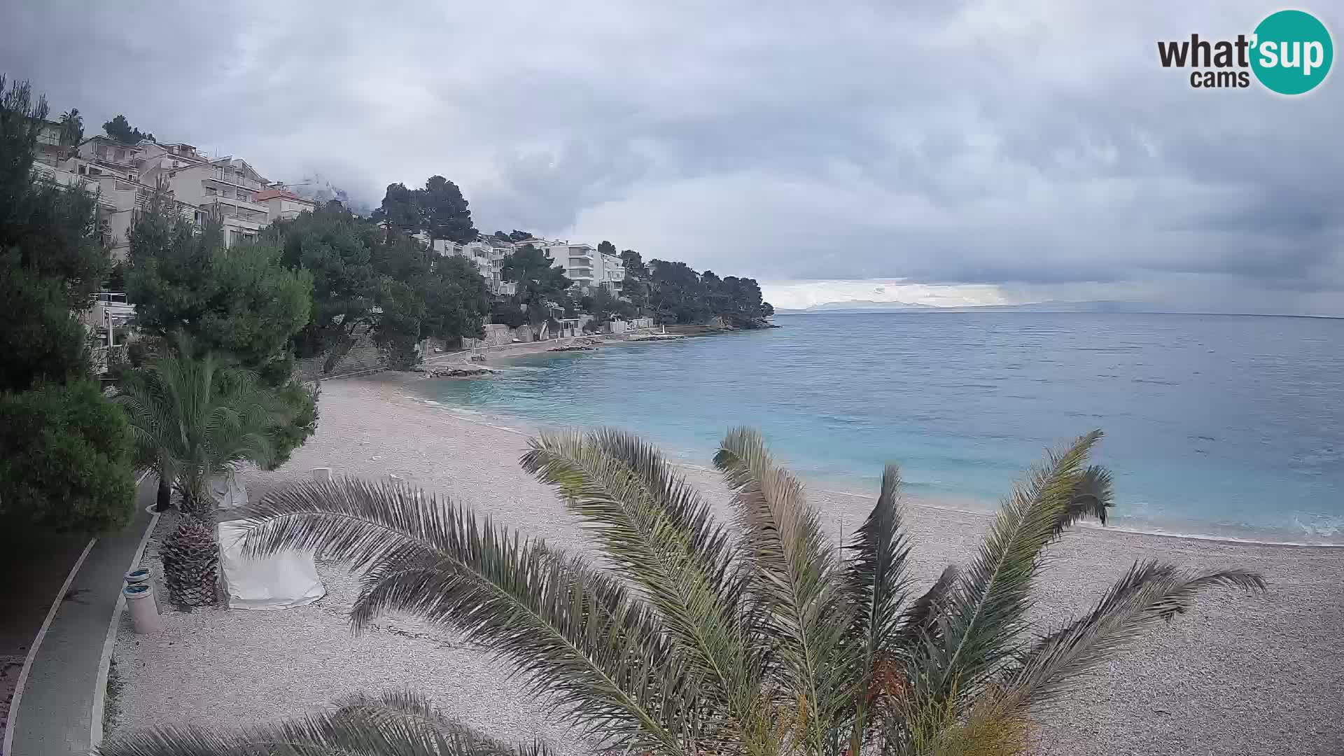 Web kamera Plaža Lučica Brela – Pogled uživo na jadransku obalu