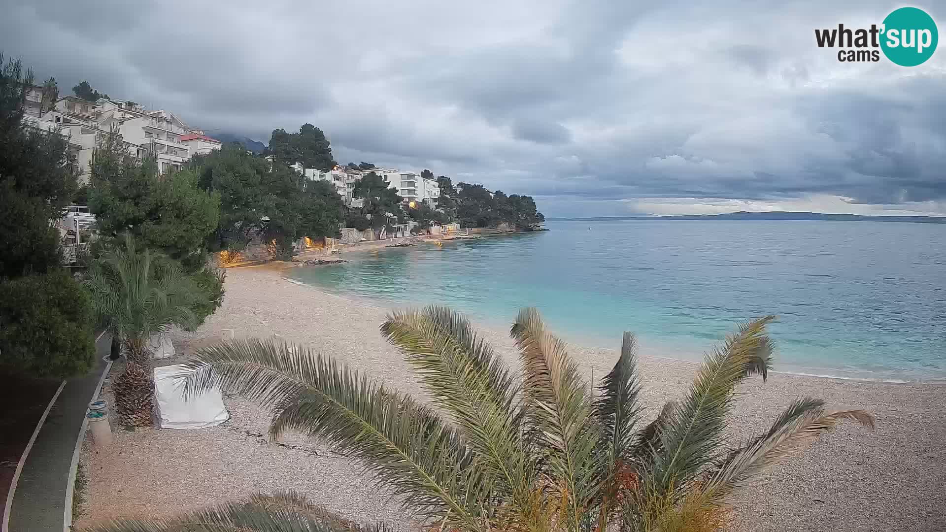 Spletna kamera Plaža Lučica Brela – Pogled v živo na Jadransko obalo