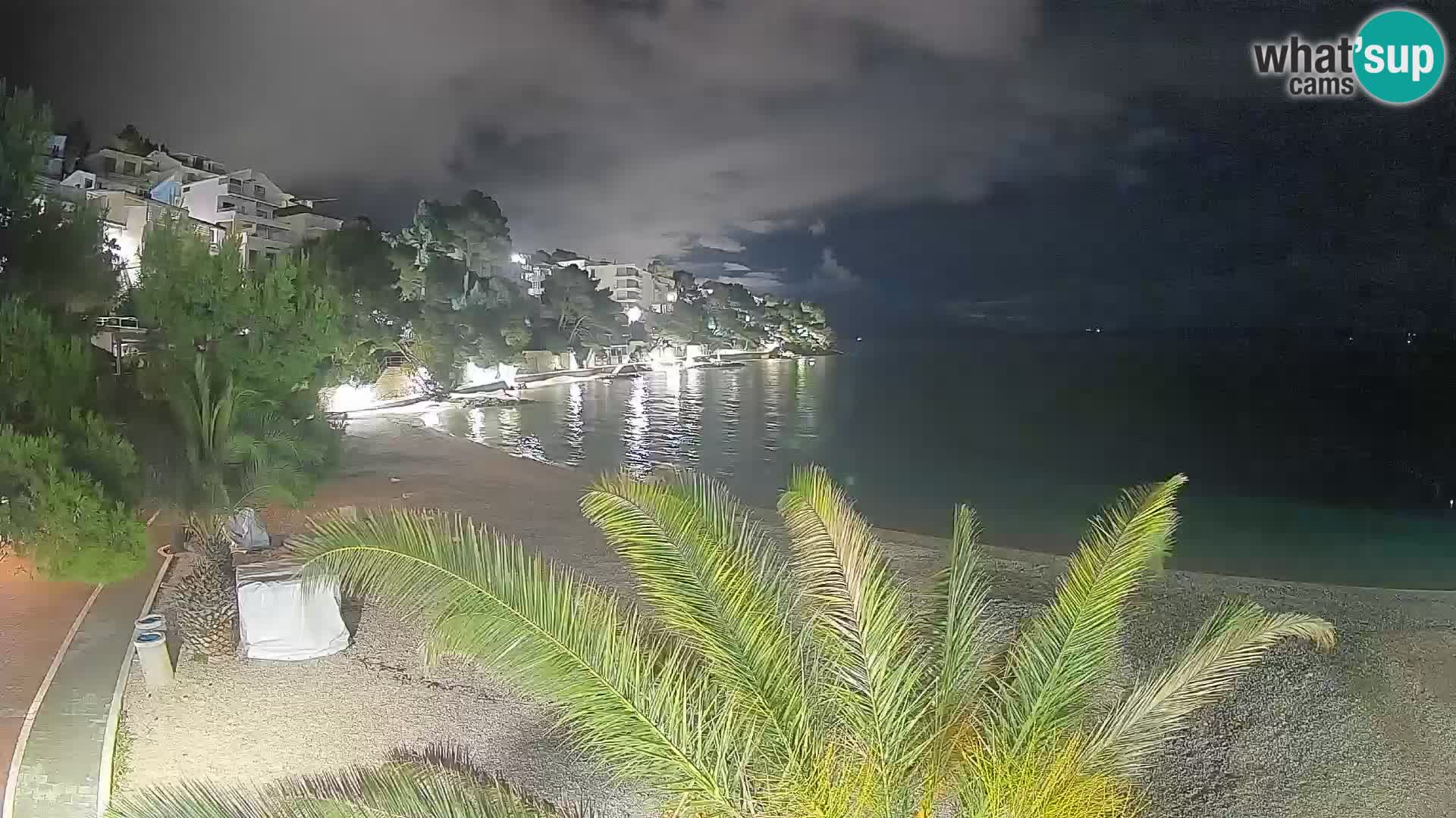 Web kamera Plaža Lučica Brela – Pogled uživo na jadransku obalu