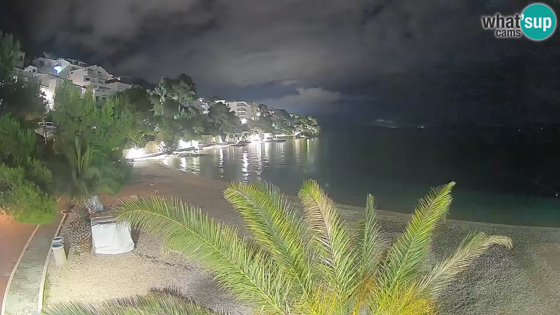 Spletna kamera Plaža Lučica Brela – Pogled v živo na Jadransko obalo