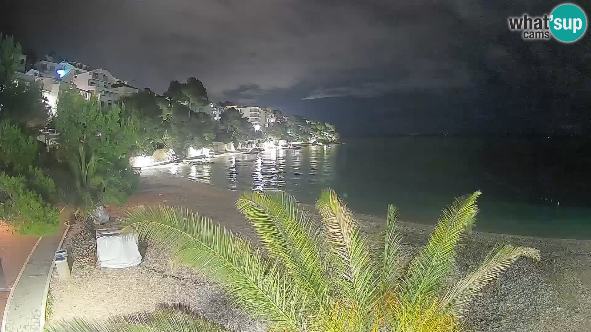 Web kamera Plaža Lučica Brela – Pogled uživo na jadransku obalu