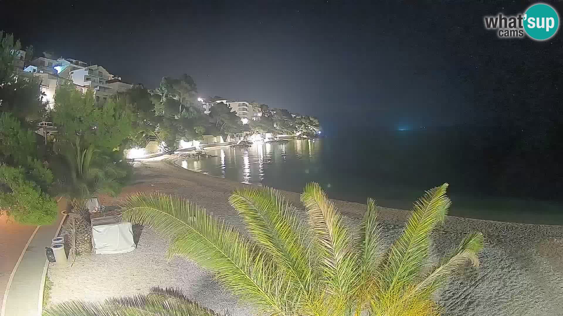 Web kamera Plaža Lučica Brela – Pogled uživo na jadransku obalu