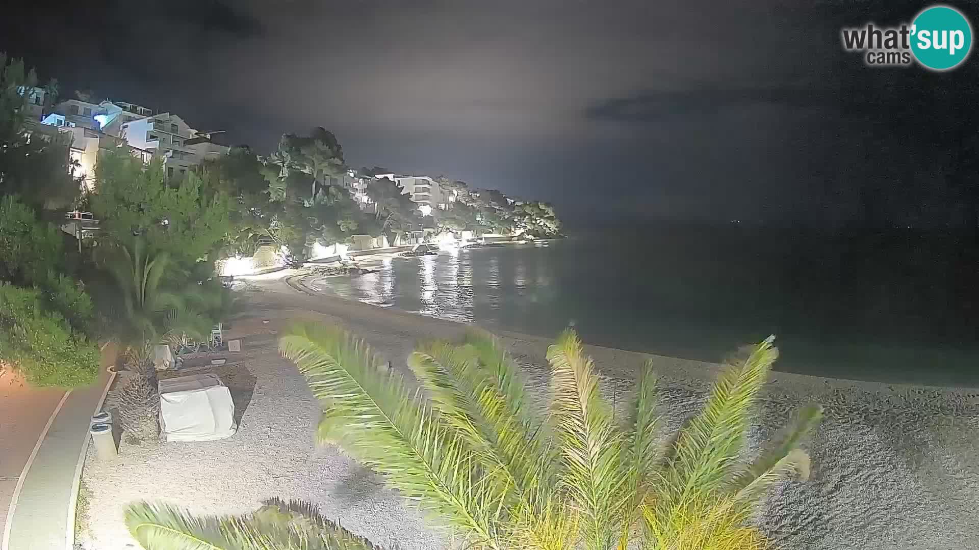 Web kamera Plaža Lučica Brela – Pogled uživo na jadransku obalu