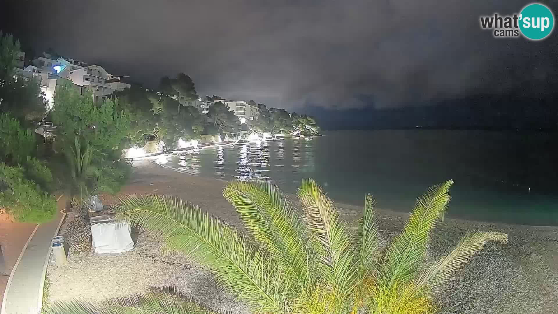 Spletna kamera Plaža Lučica Brela – Pogled v živo na Jadransko obalo