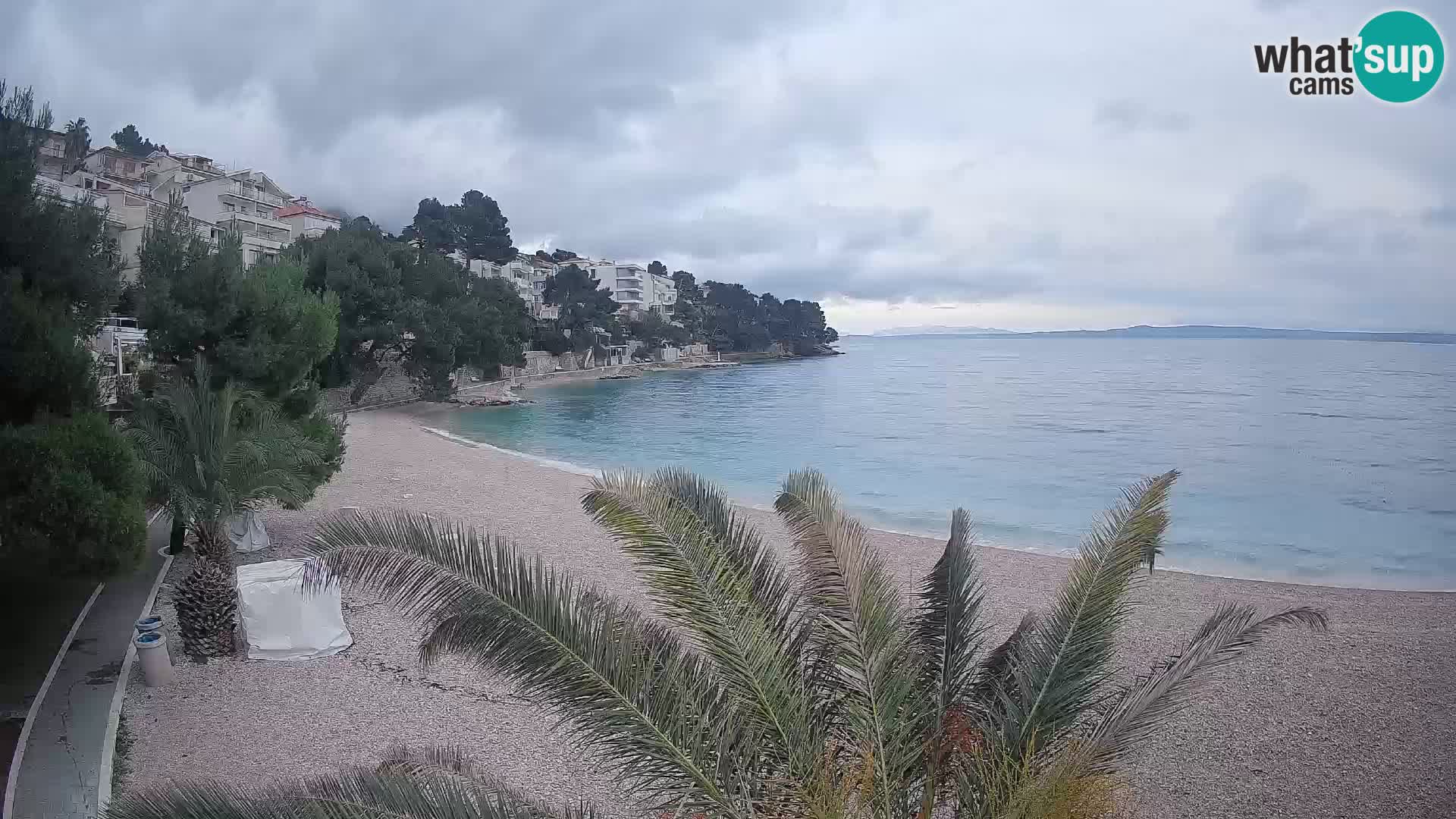 Spletna kamera Plaža Lučica Brela – Pogled v živo na Jadransko obalo