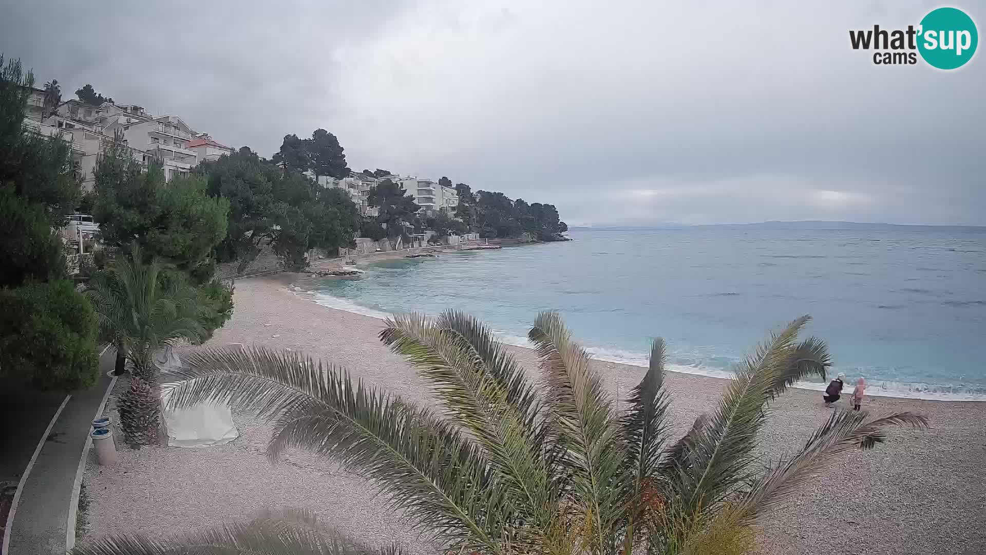 Spletna kamera Plaža Lučica Brela – Pogled v živo na Jadransko obalo