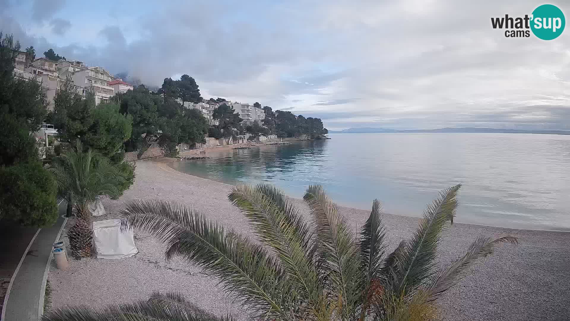 Web kamera Plaža Lučica Brela – Pogled uživo na jadransku obalu