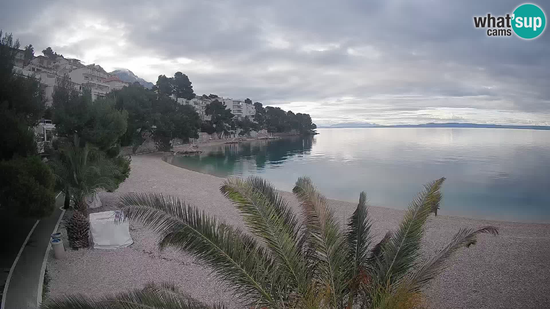 Spletna kamera Plaža Lučica Brela – Pogled v živo na Jadransko obalo